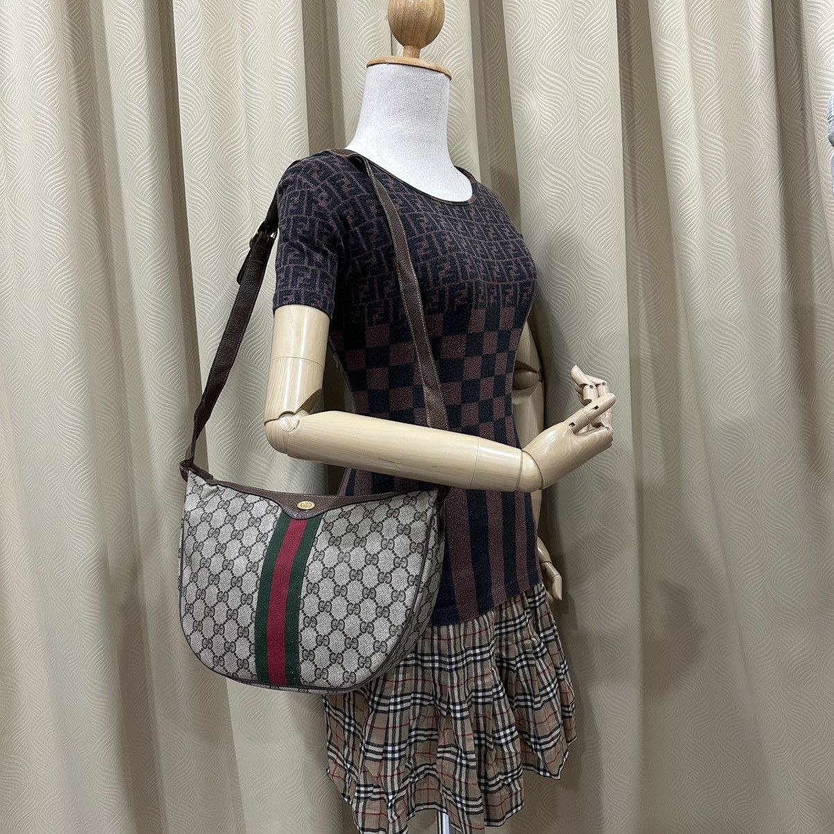 Gucci ‼️YES‼️ VINTAGE GUCCI WEB GG SUPREME SHERRY LINE SHOULDER BAG Size ONE SIZE - 1 Thumbnail
