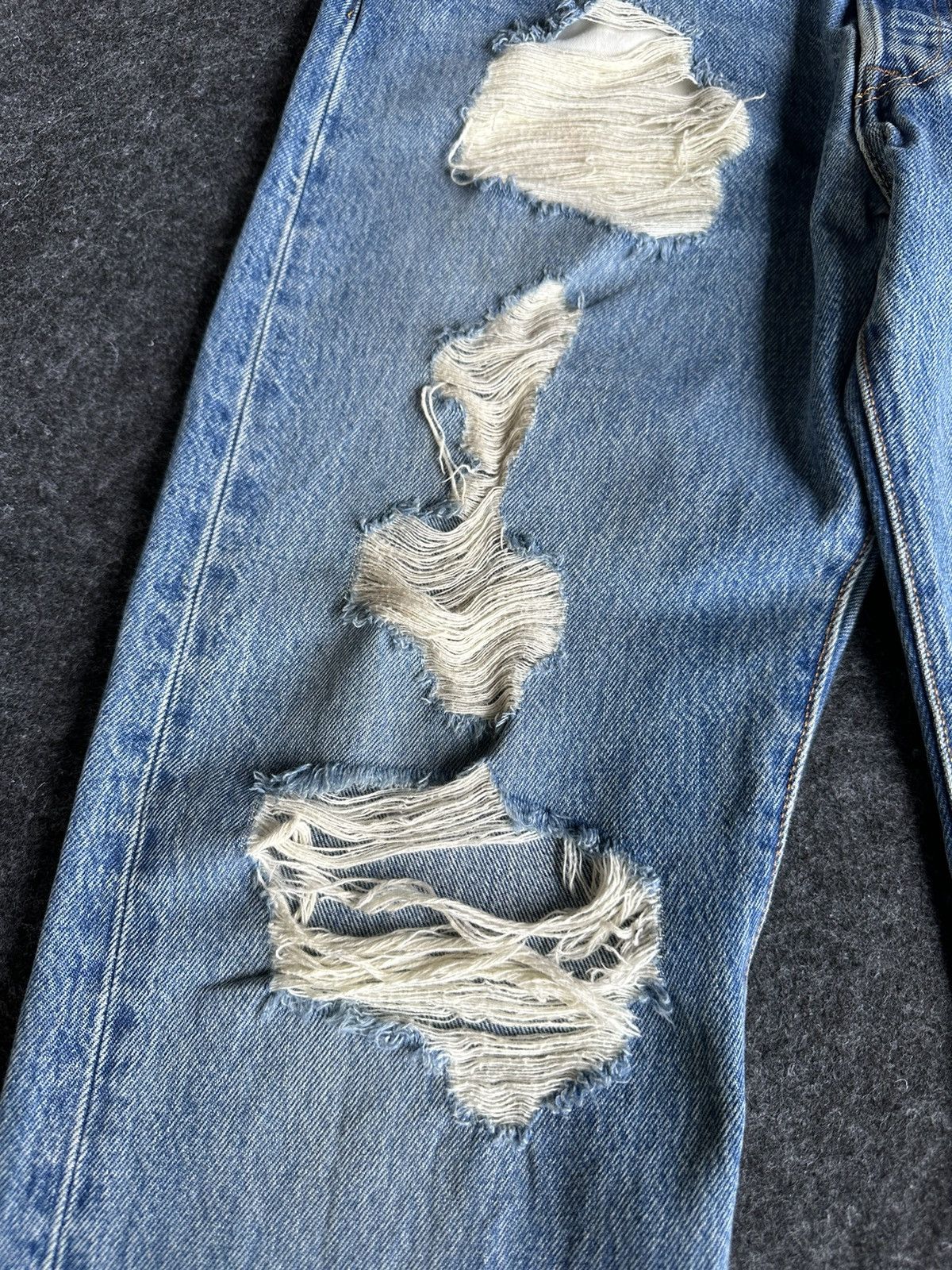 Levi's Distressed Levis 501 Light Blue Denim 33x30 D436 Size US 33 - 3 Thumbnail