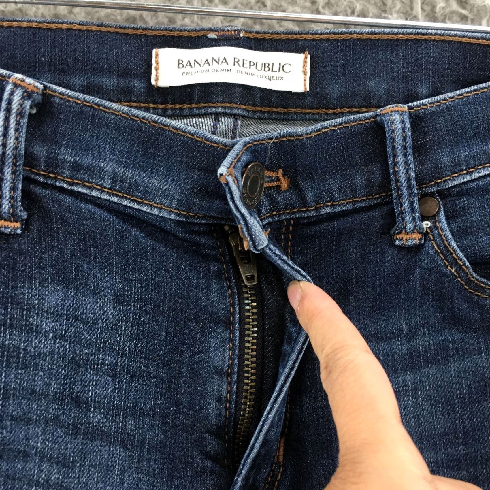 Banana Republic Banana Republic Jeans Womens 28 Skinny Blue Dark Wash Denim Low Rise Zip Fly Belted Pockets 5-Pocket Classic denim casual Size 28" / US 6 / IT 42 - 4 Thumbnail