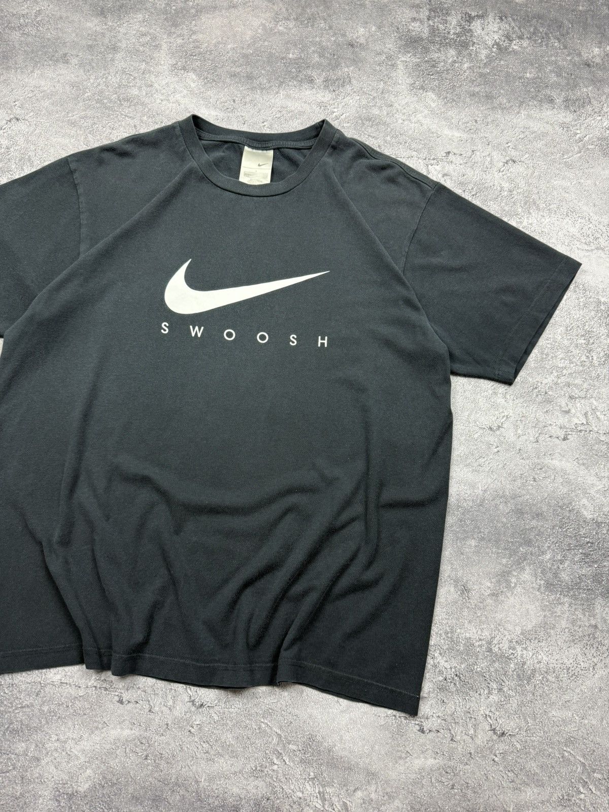 Nike Vintage 90s Nike Swoosh T-Shirt Big Logo Rare Retro Tee Y2K Size US L / EU 52-54 / 3 - 4 Thumbnail