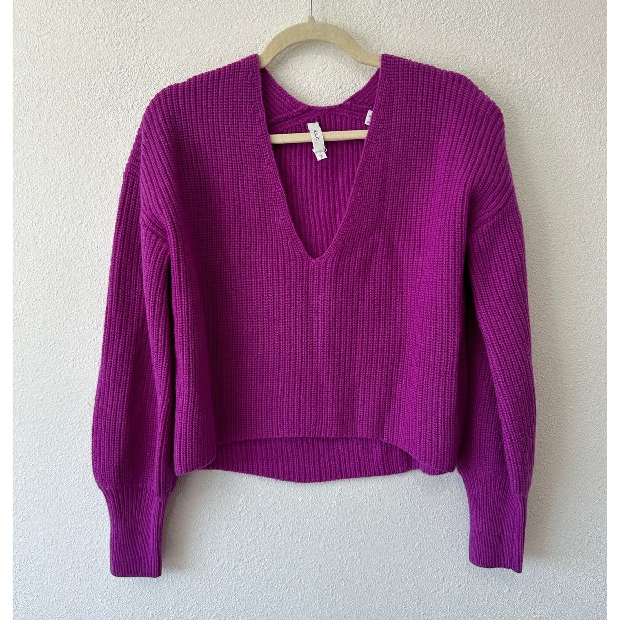 A.L.C. A.L.C. Violet Deep V-Neck Long Sleeve Boxy Crop Sweater XS Size XS / US 0-2 / IT 36-38 - 2 Thumbnail