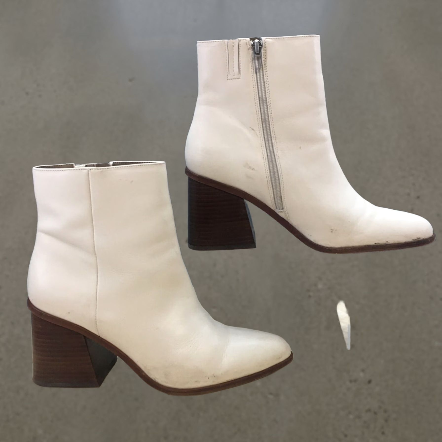 Dolce Vita Dolce Vita Boots Womens 9.5 Terrie Side Zip Heels Ankle Bootie Ivory Faux Leather Boots Size US 9 / IT 39 - 1 Thumbnail