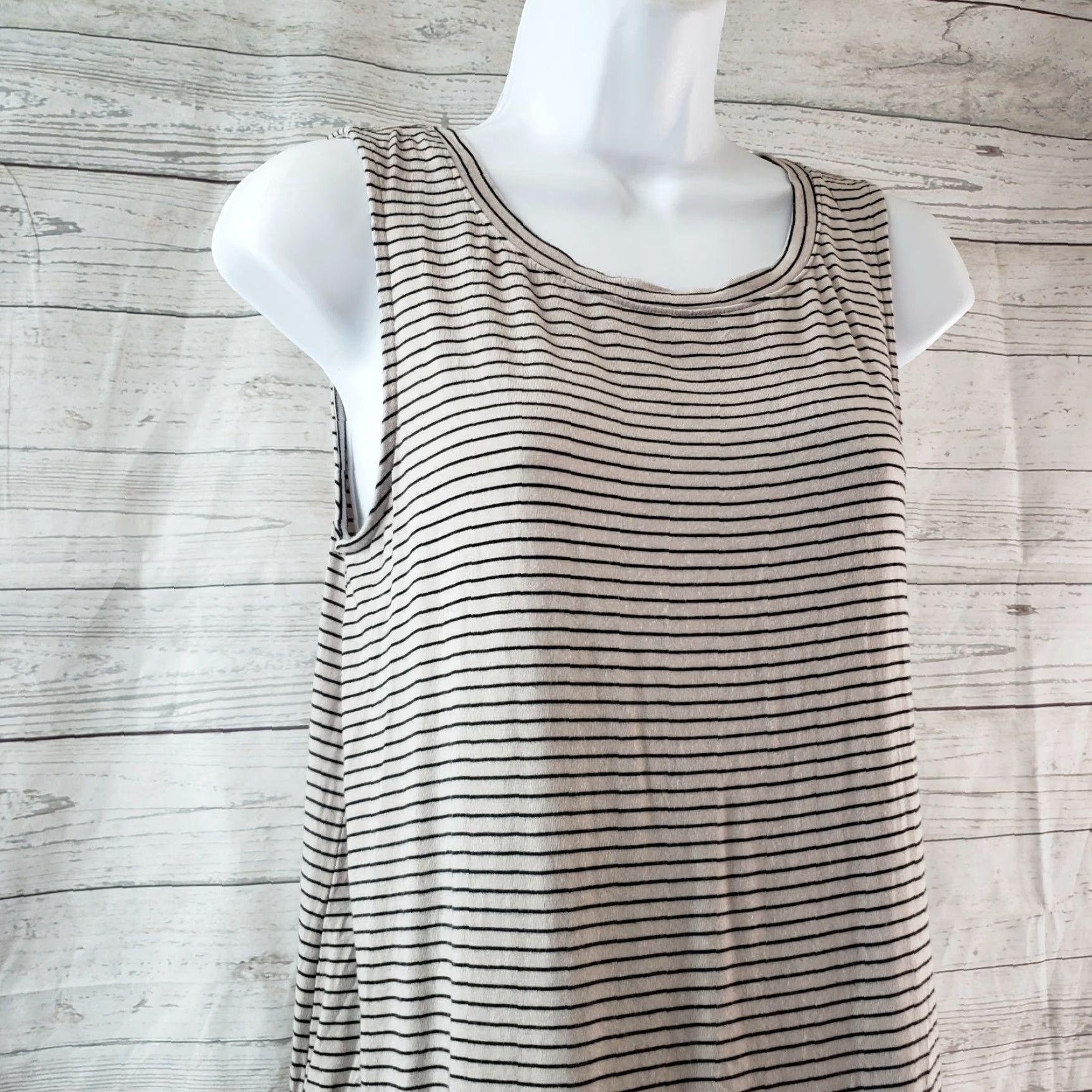 Old Navy VINTAGE Old Navy Womens Tank XS Gray Black Stripes Split Back Sleeveless Rayon Blend Size XS / US 0-2 / IT 36-38 - 2 Thumbnail