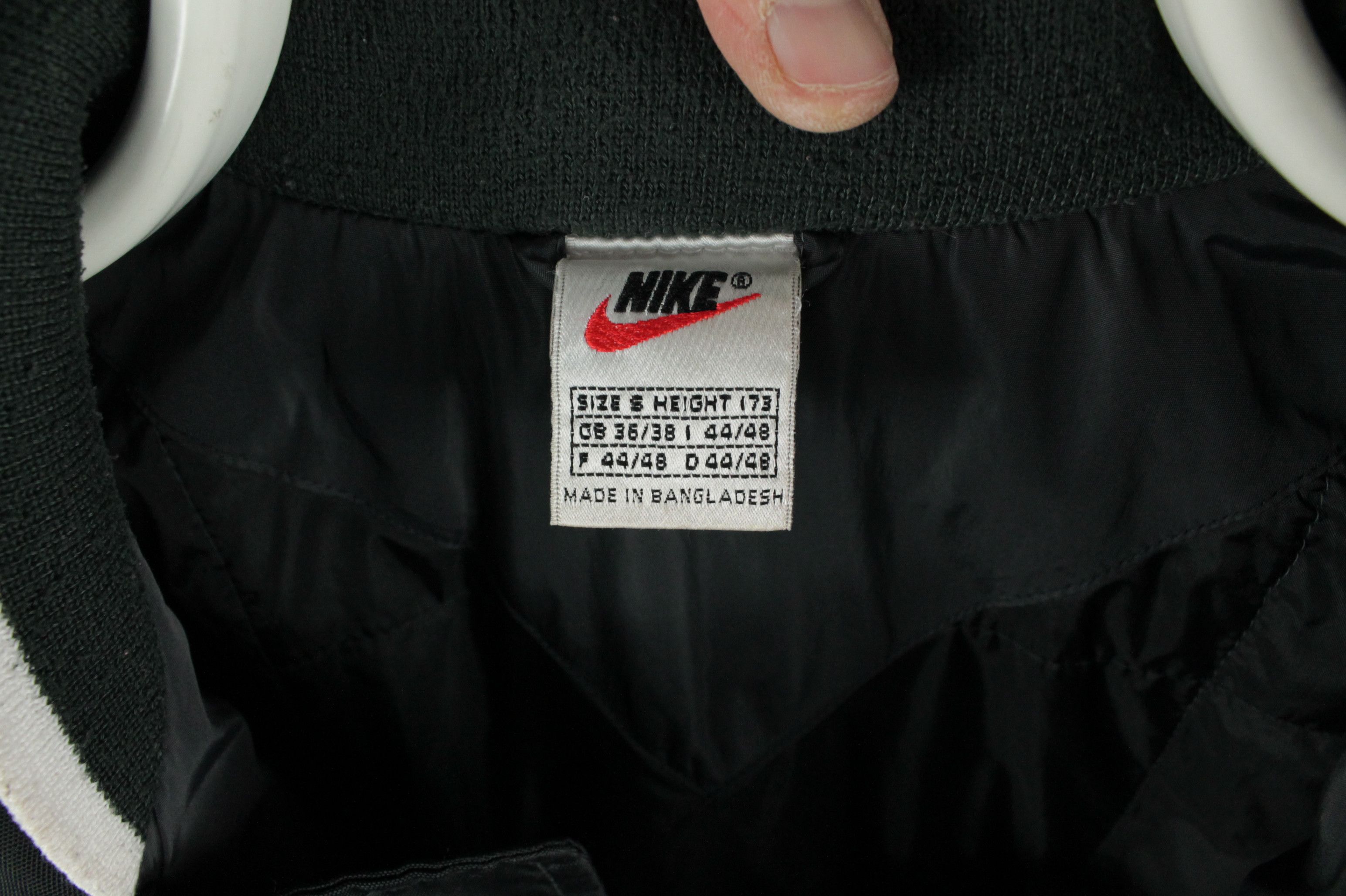 Nike Vintage Nike Insulated Nylon Sportswear Jacket Men's Size US S / EU 44-46 / 1 - 5 Thumbnail