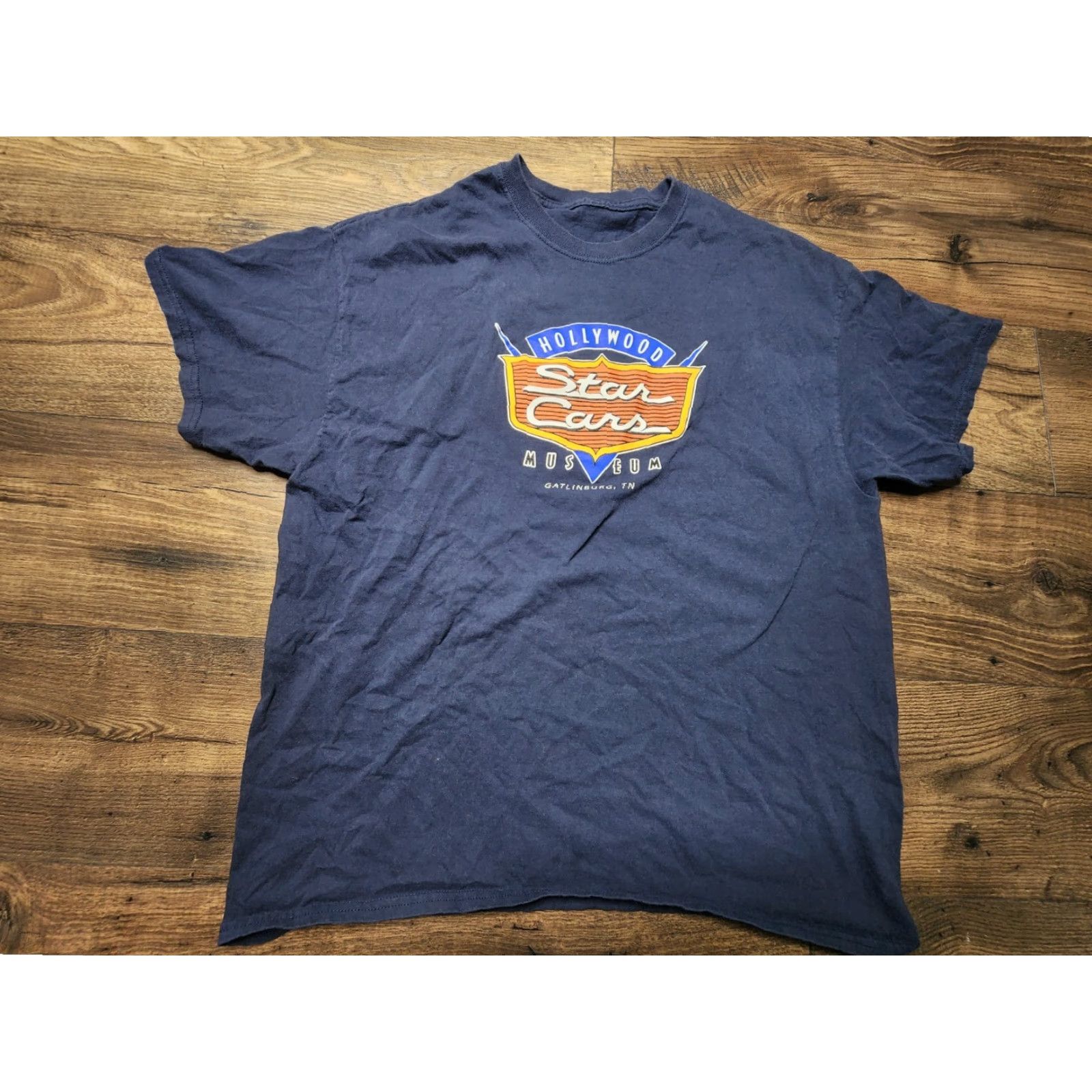 Gildan Mens XL Hollywood Star Cars Museum Tennessee Souvenir Travel T Shirt Blue Crew Neck Short Sleeve Cotton T-Shirt Mens XL Size US XL / EU 56 / 4 - 4 Thumbnail