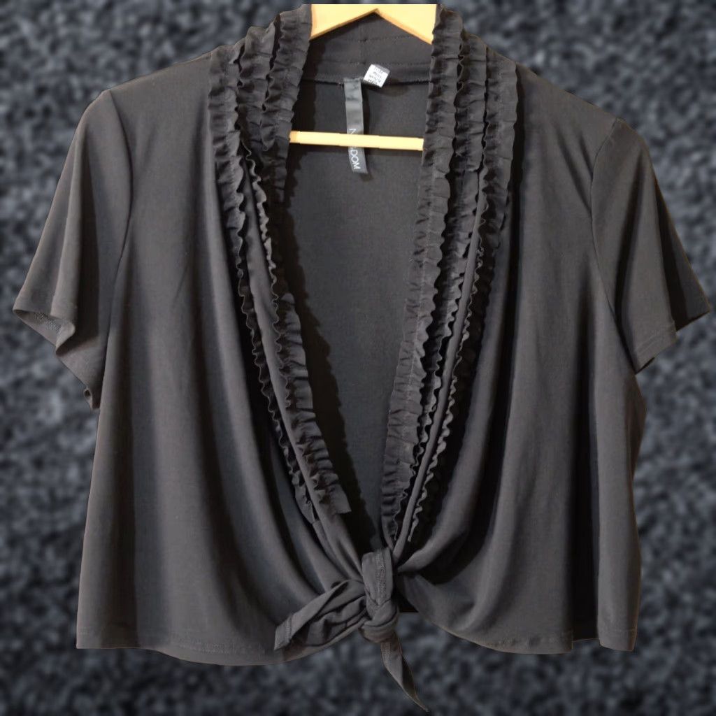 Vintage Nic & Dom Women’s 1X Ruffle Front Tie Crop Shrug Cardigan Lightweight Shirt Short Sleeve Black Polyester Spandex Casual Size XL / US 12-14 / IT 48-50 - 1 Thumbnail