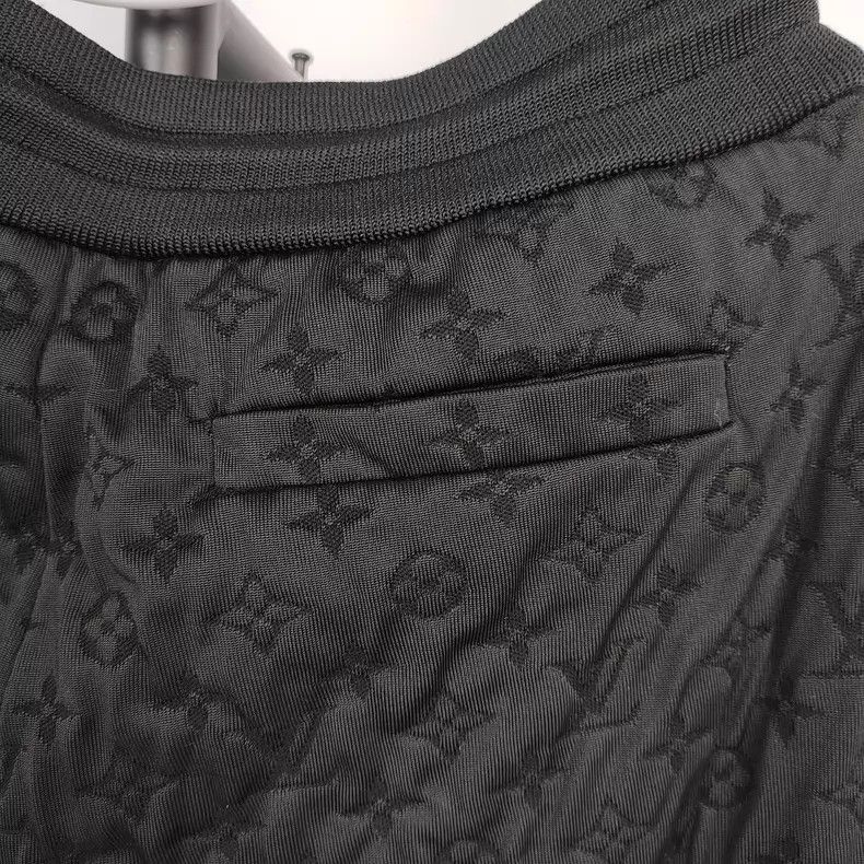 Louis Vuitton Louis Vuitton size m NBA black jacquard printed leather log Size US 28 / EU 44 - 3 Thumbnail