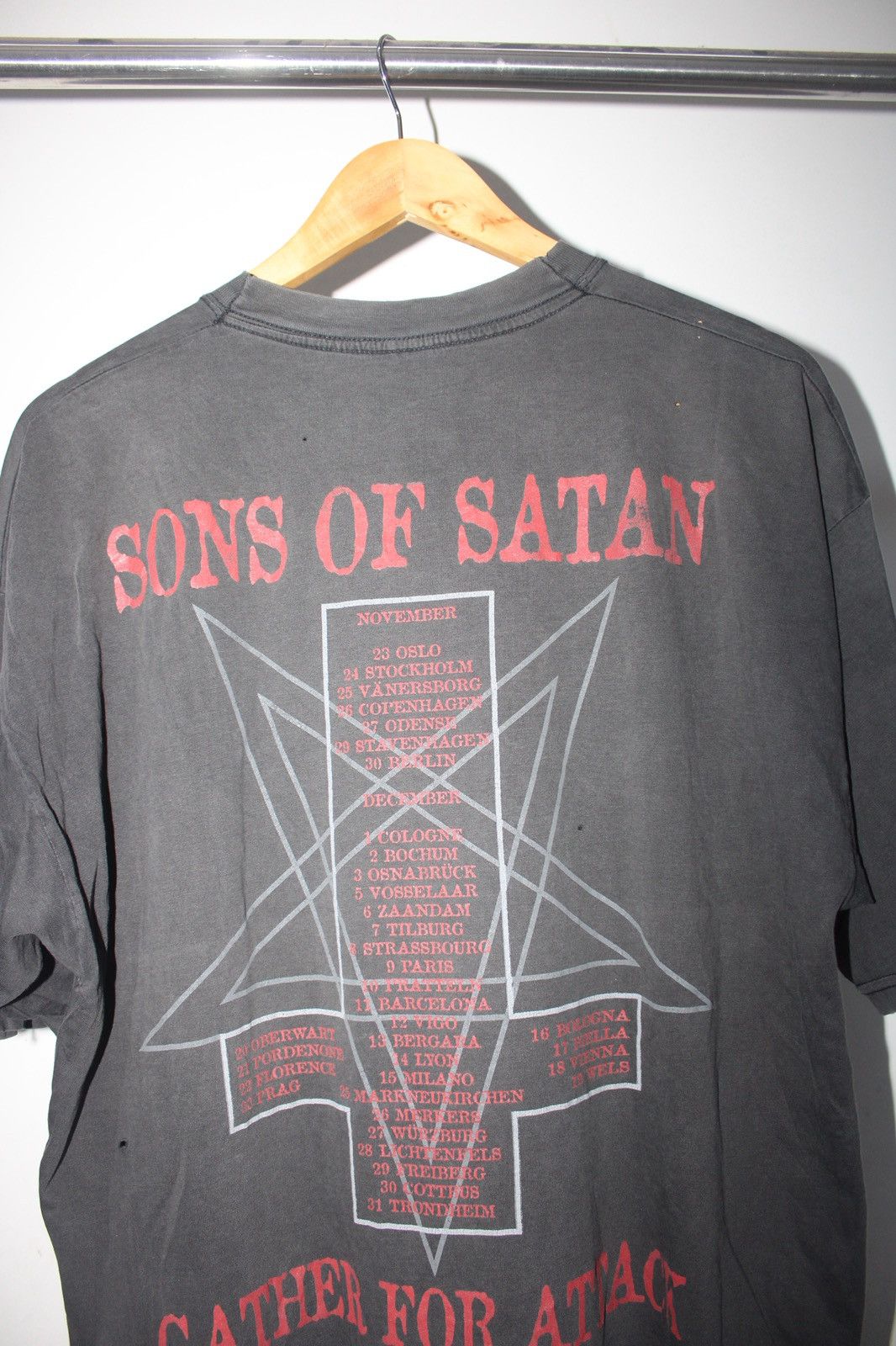 Vintage VINTAGE DIMMU BORGIR “SONS OF SATAN” EURO TOUR TEE Size US S / EU 44-46 / 1 - 10 Thumbnail