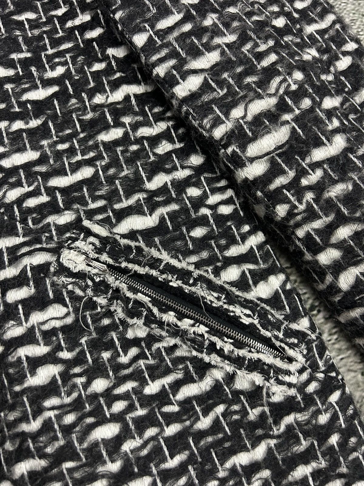 Chanel Chanel vintage coat tweed black white furry 2010 Size XS / US 0-2 / IT 36-38 - 5 Thumbnail