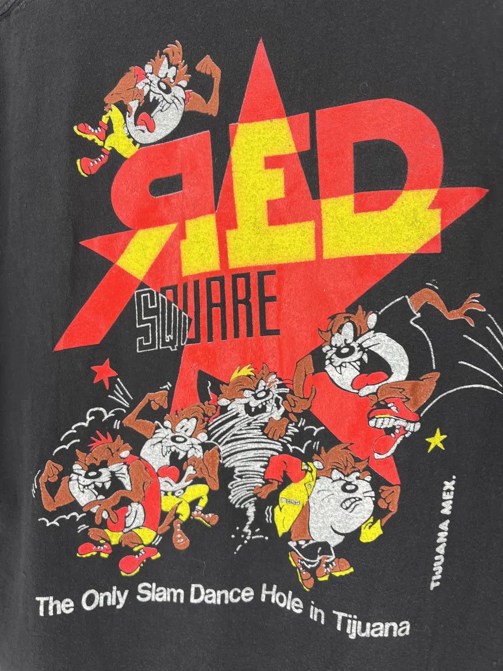 Disney Vintage 90s red square Mickey Mouse Thrashed T-Shirt Size US XL / EU 56 / 4 - 9 Thumbnail