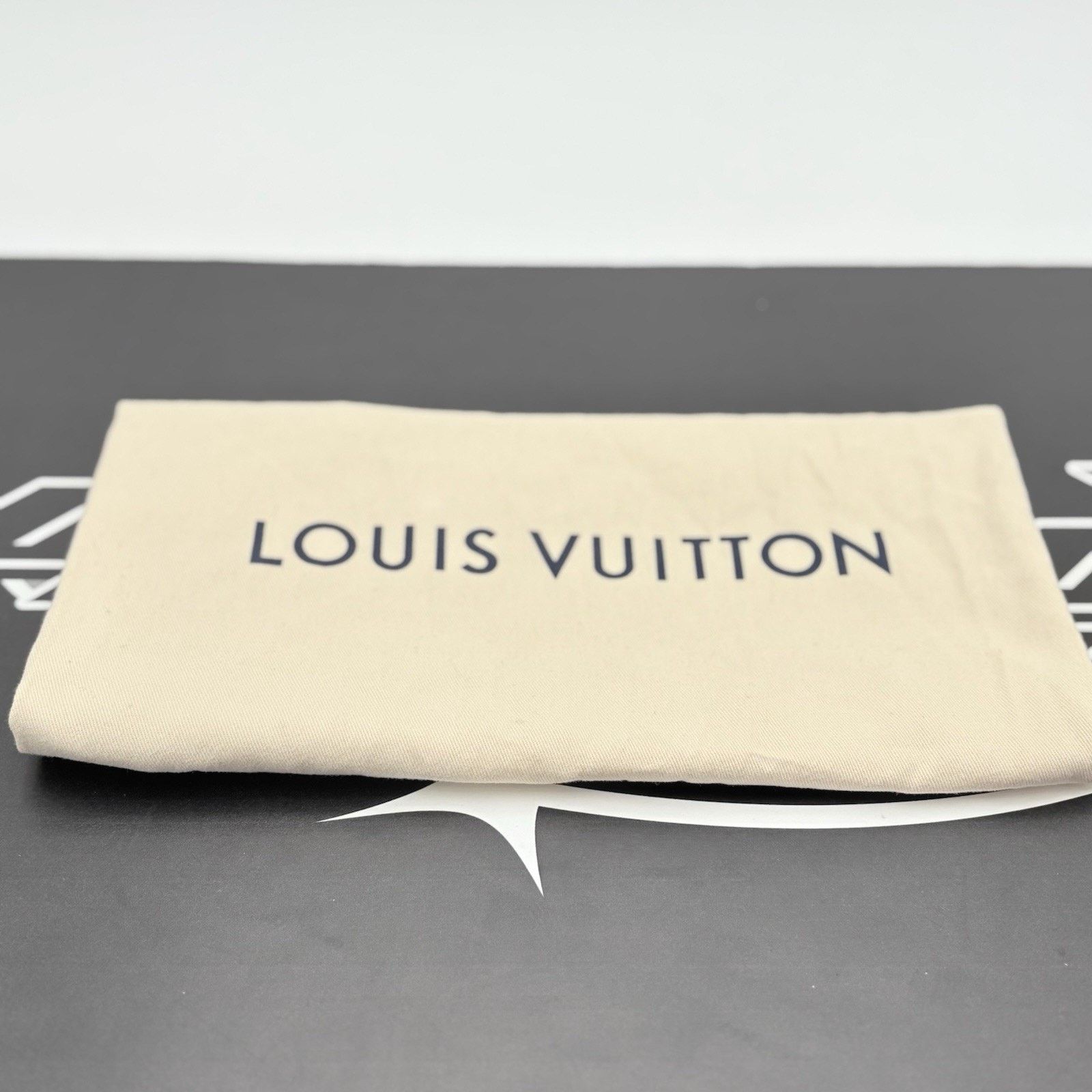 Louis Vuitton Louis Vuitton Trainer ' White Pink ' | EXCELLENT COND! Size US 11.5 / EU 44-45 - 15 Thumbnail