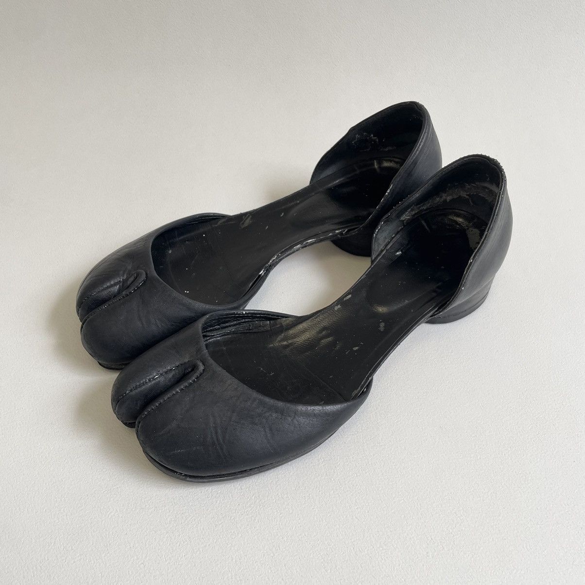 Maison Margiela 1990s Black Painted Mule Tabi Shoes Size US 8 / IT 38 - 20 Thumbnail