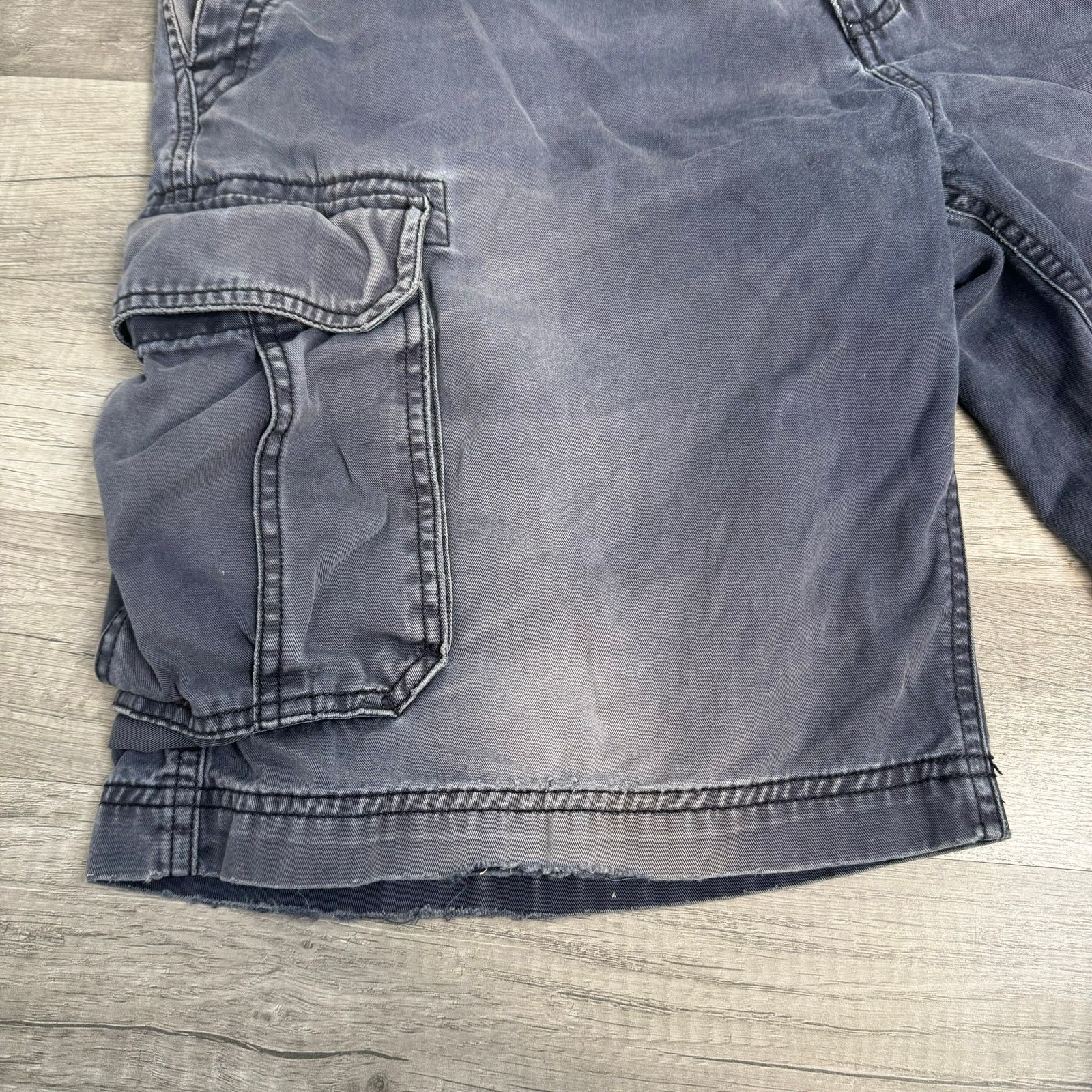 St. Johns Bay Distressed Cargo Shorts Size 38 Size US 38 / EU 54 - 3 Thumbnail