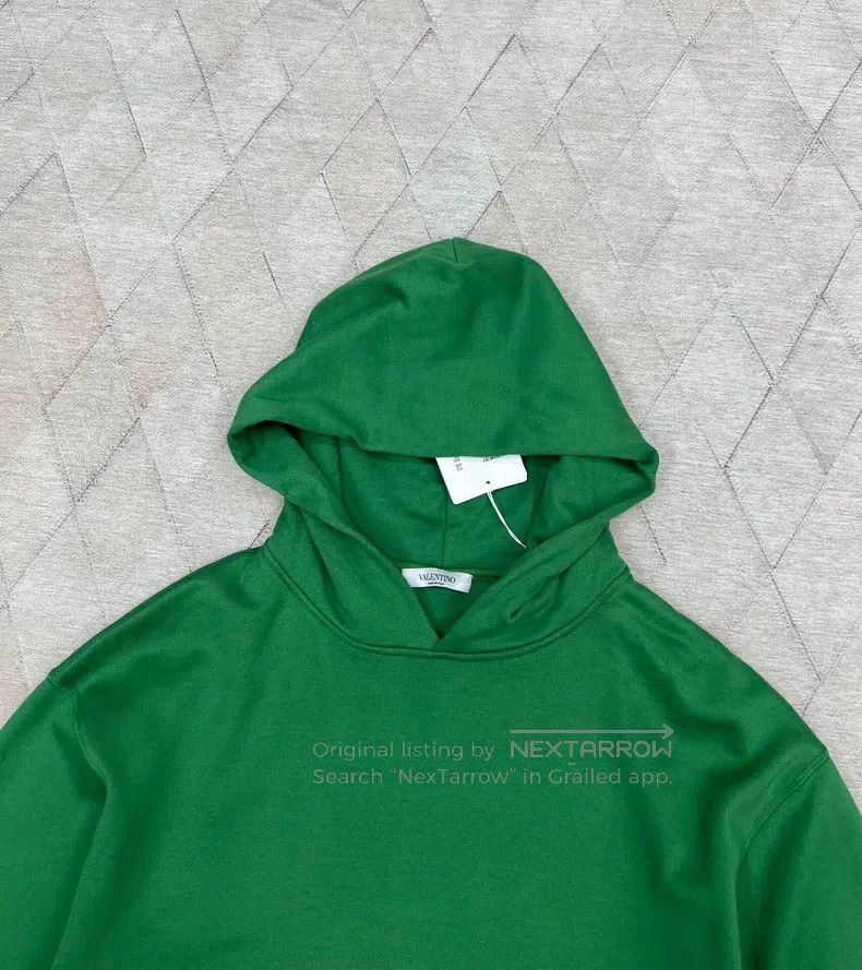 Valentino Valentino Autumn and winter new badge logo hooded sweatshi Size US M / EU 48-50 / 2 - 3 Thumbnail