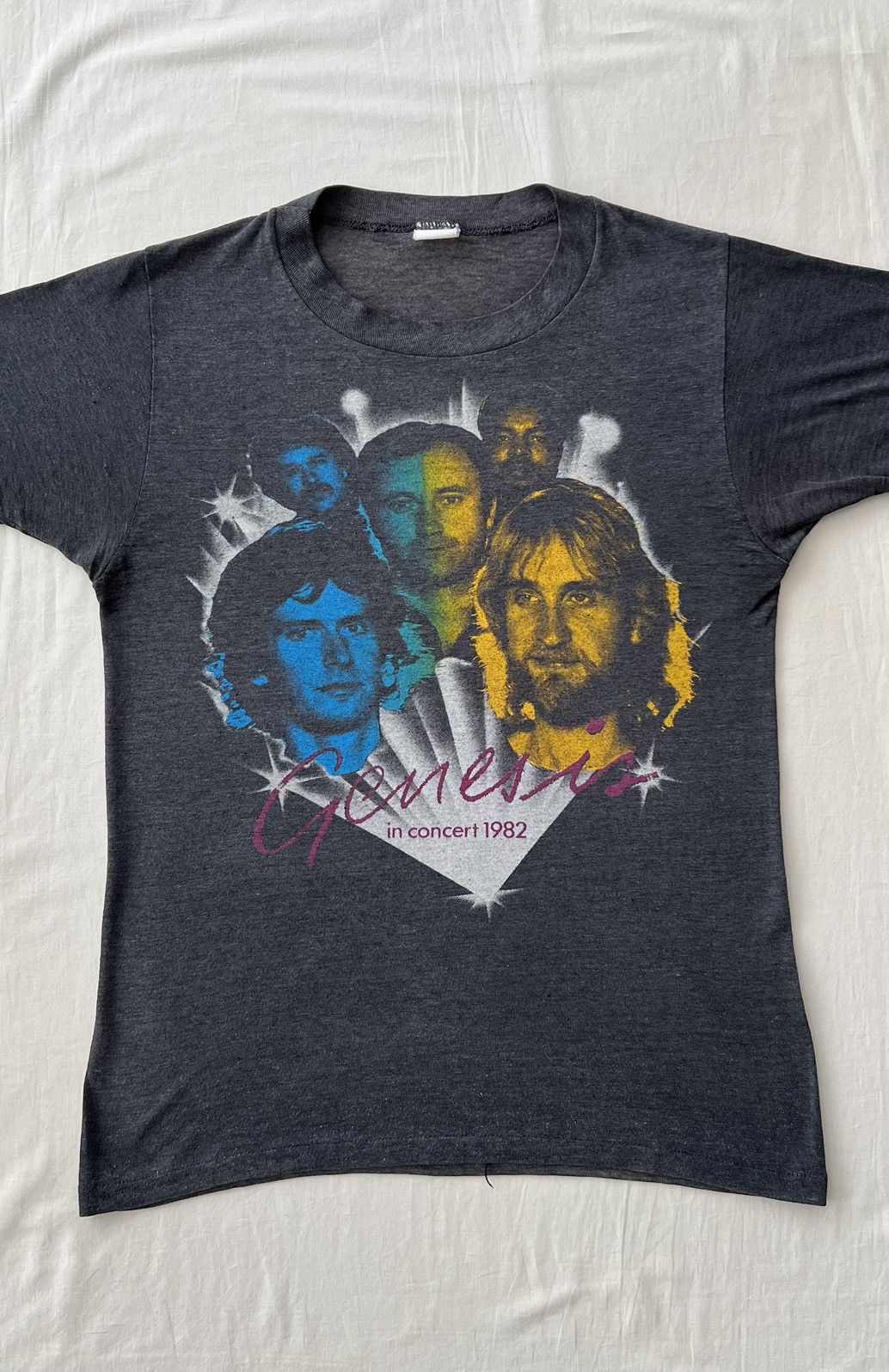 Band Tees Vintage 1982 Genesis in Concert Phil Collins 80s T-shirt Size US S / EU 44-46 / 1 - 3 Thumbnail