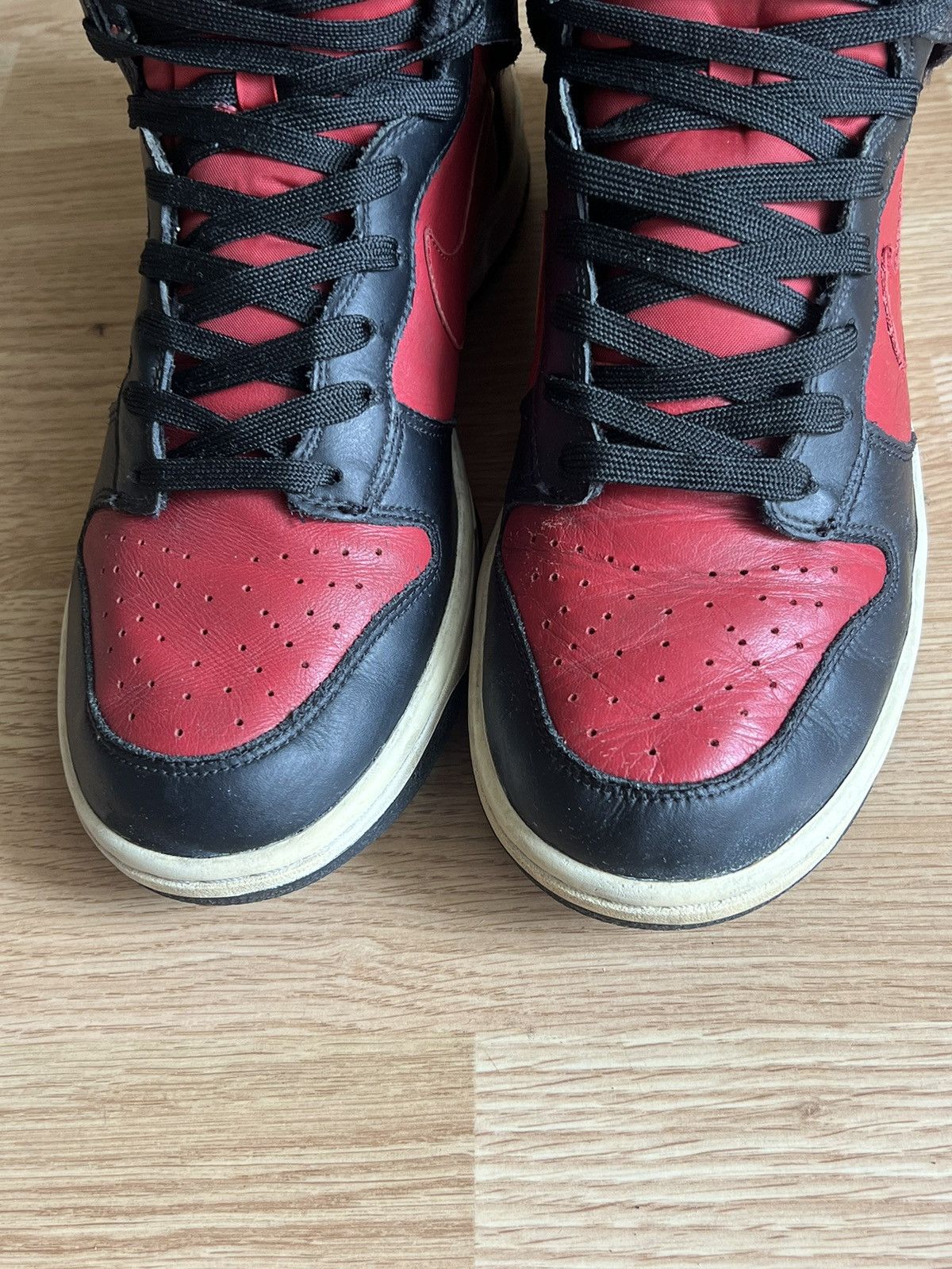 Nike Vintage Nike Dunk Hi Varsity Red Bred Black 2010 Us 10 Size US 10 / EU 43 - 5 Thumbnail