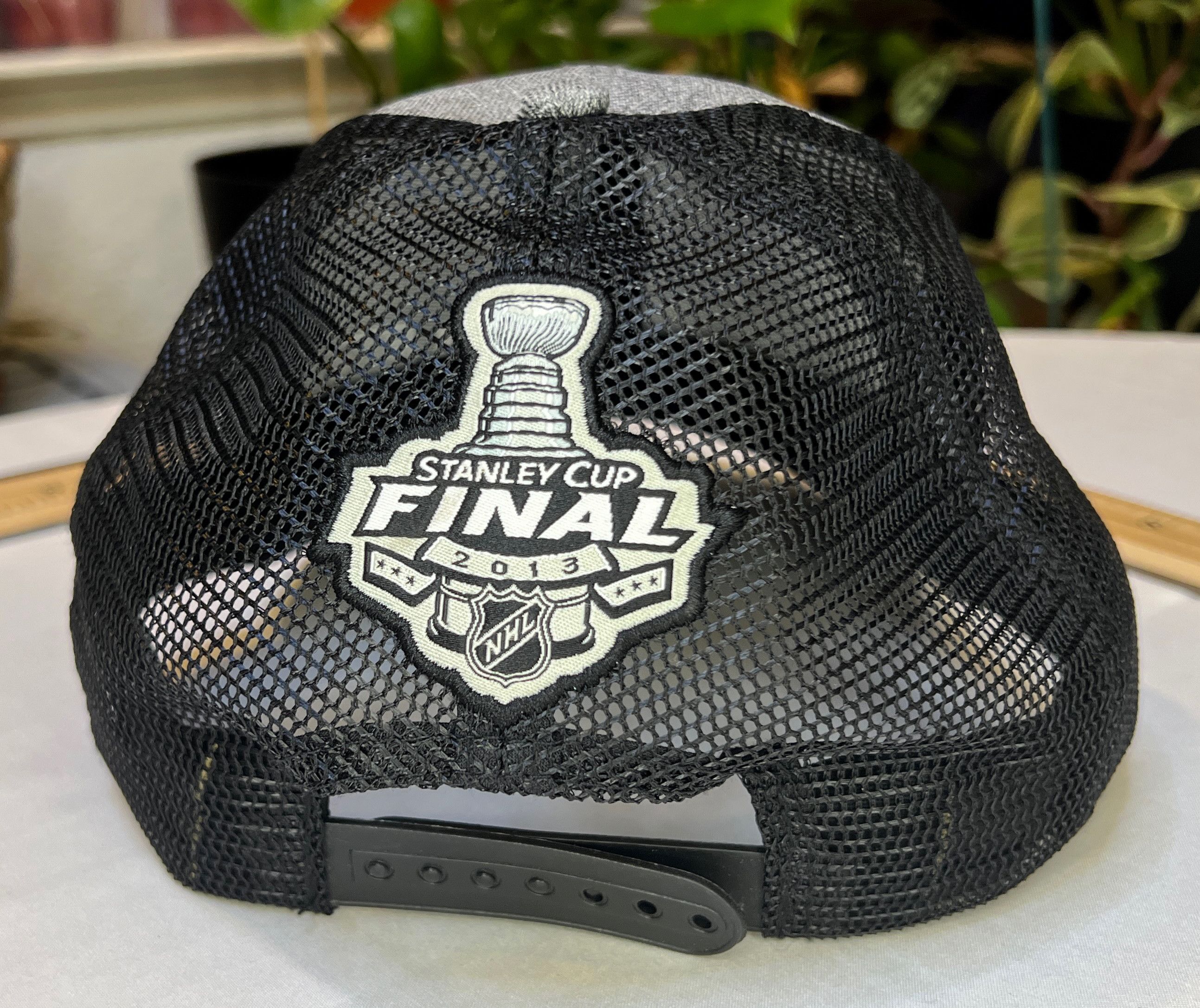 Reebok Chicago Blackhawks Stanley Cup Champions 2013 Hat Size ONE SIZE - 4 Thumbnail
