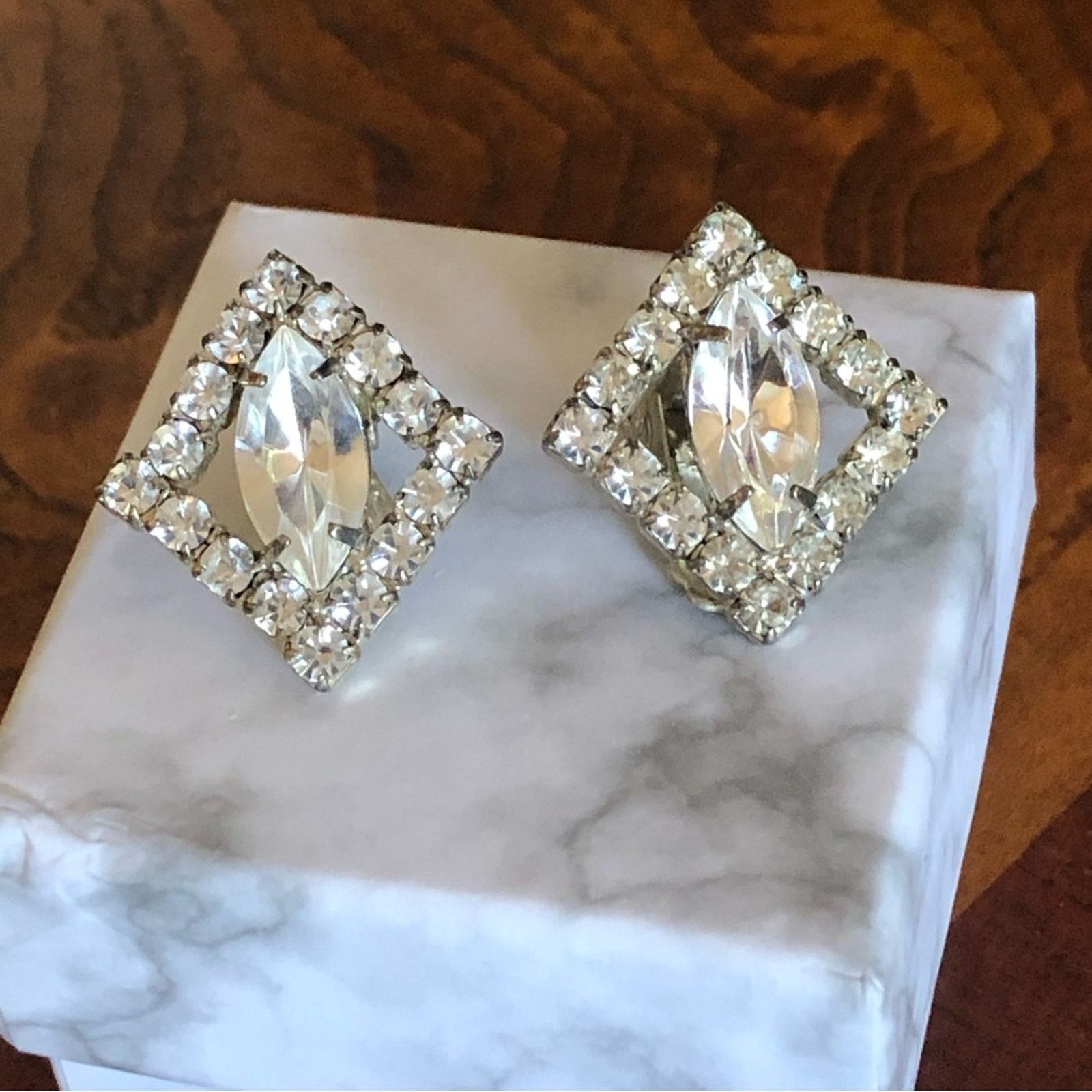 Vintage Vintage elegant clear glass stone clip on earrings Size ONE SIZE - 1 Thumbnail