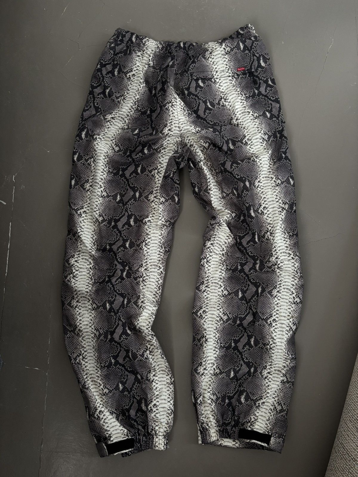 Supreme Supreme X north face snake skin Size US 32 / EU 48 - 9 Thumbnail