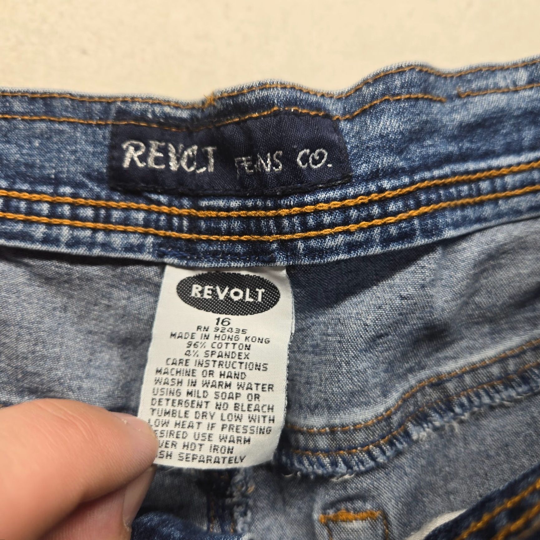 CO Revolt Jean Co Blue Denim Capri Jeans 16 Women Pockets Zipper Fly Button Regular Cotton Spandex Boyfriend Style Size 38" / US 16 / IT 52 - 3 Thumbnail