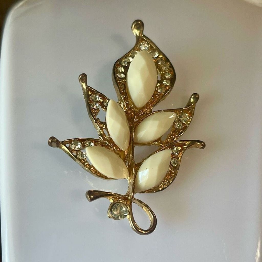Other Vintage Unique Fall Crystal Leaf Brooch Womens Casual Pin Size ONE SIZE - 1 Thumbnail