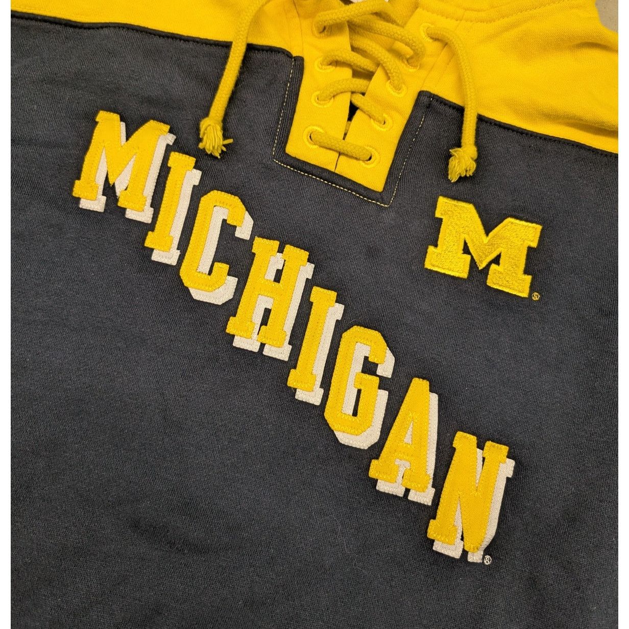Champion × NCAA Champion Michigan University Hockey Hoodie Sweater Size US M / EU 48-50 / 2 - 2 Thumbnail