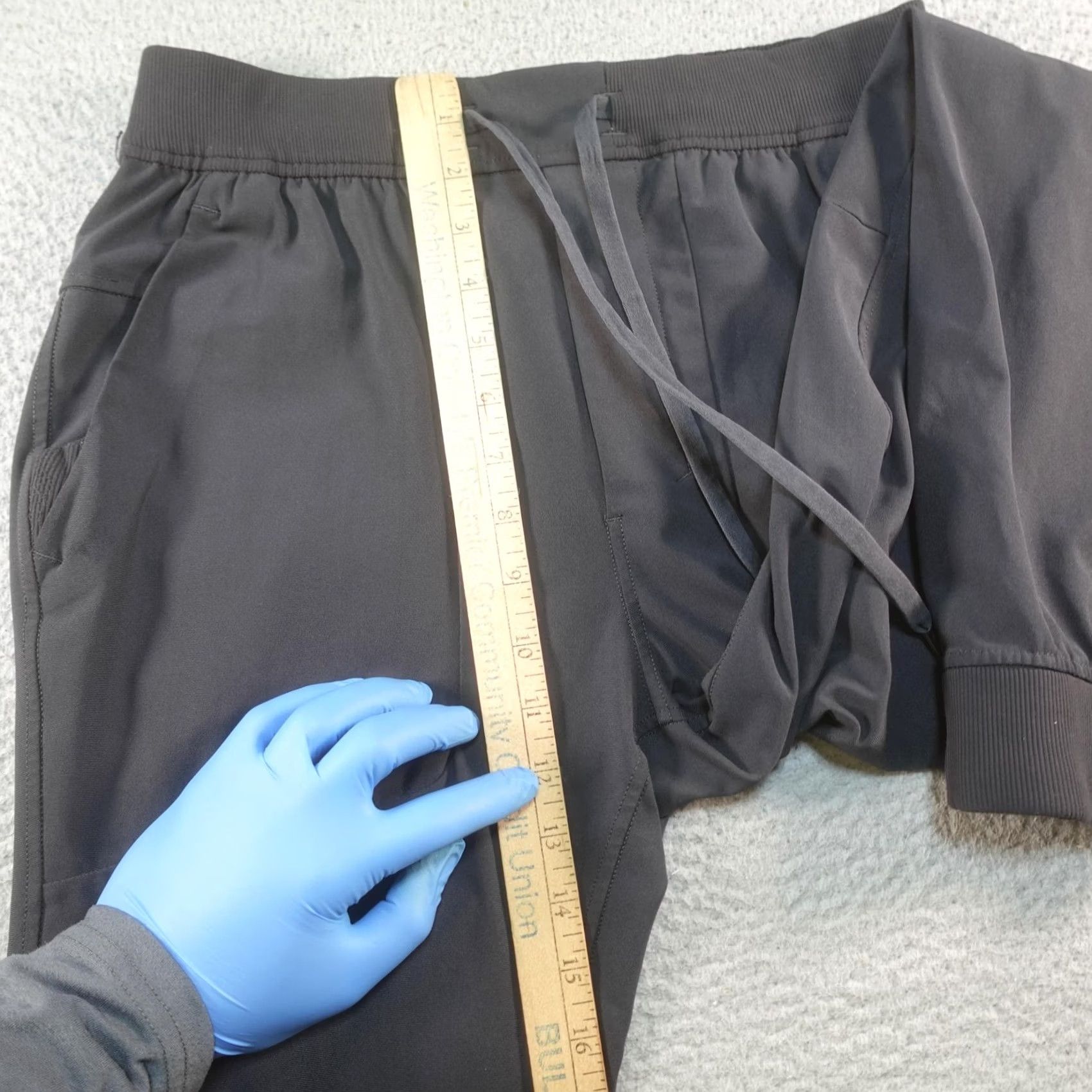 Lululemon Lululemon Mens Jogger Pants Black Slim Tapered Zip Pocket Drawstring Gym & Training Reality: M Adult Mens Size US 31 - 4 Thumbnail