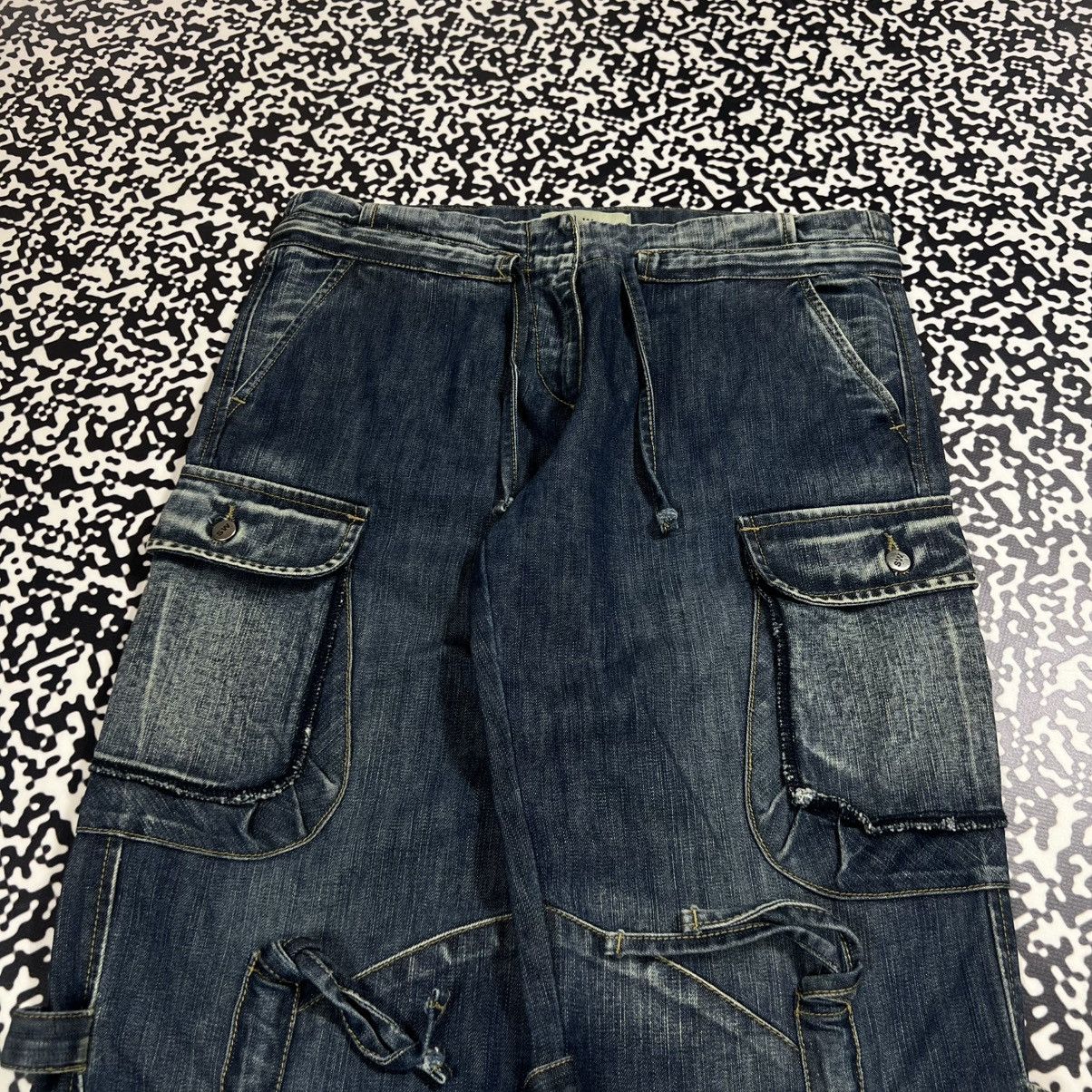 Japanese Brand Vintage Y2K Japanese Cargo Denim Jeans Bondage Style Size 27" / US 4 / IT 40 - 9 Thumbnail