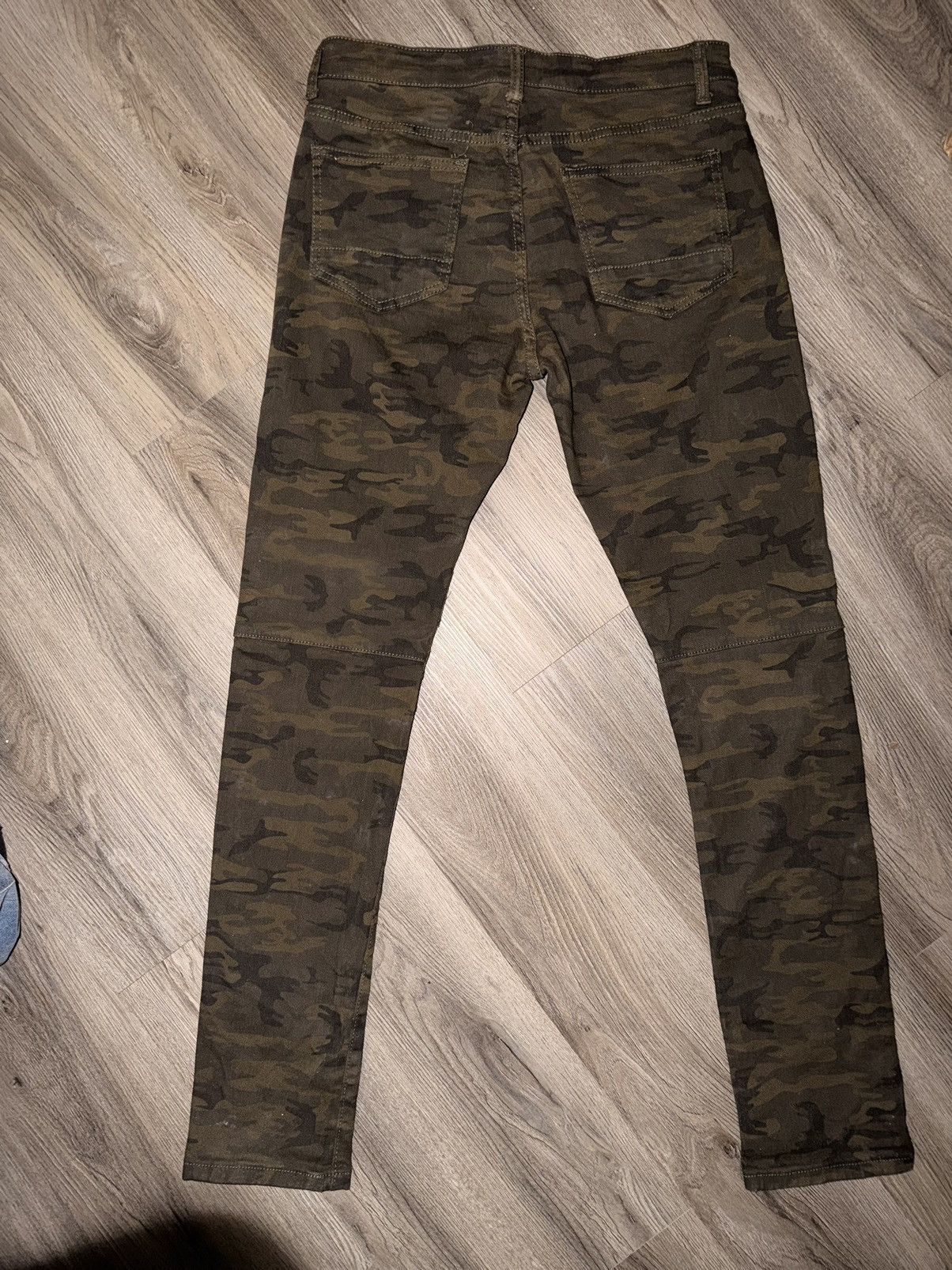 Forever 21 Forever 21 Camo Denim Size US 30 / EU 46 - 2 Thumbnail