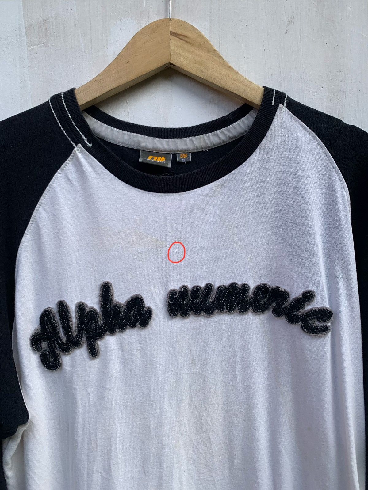Hook-Ups Vintage alphanumeric script embroidery raglan tee Size US XL / EU 56 / 4 - 2 Thumbnail