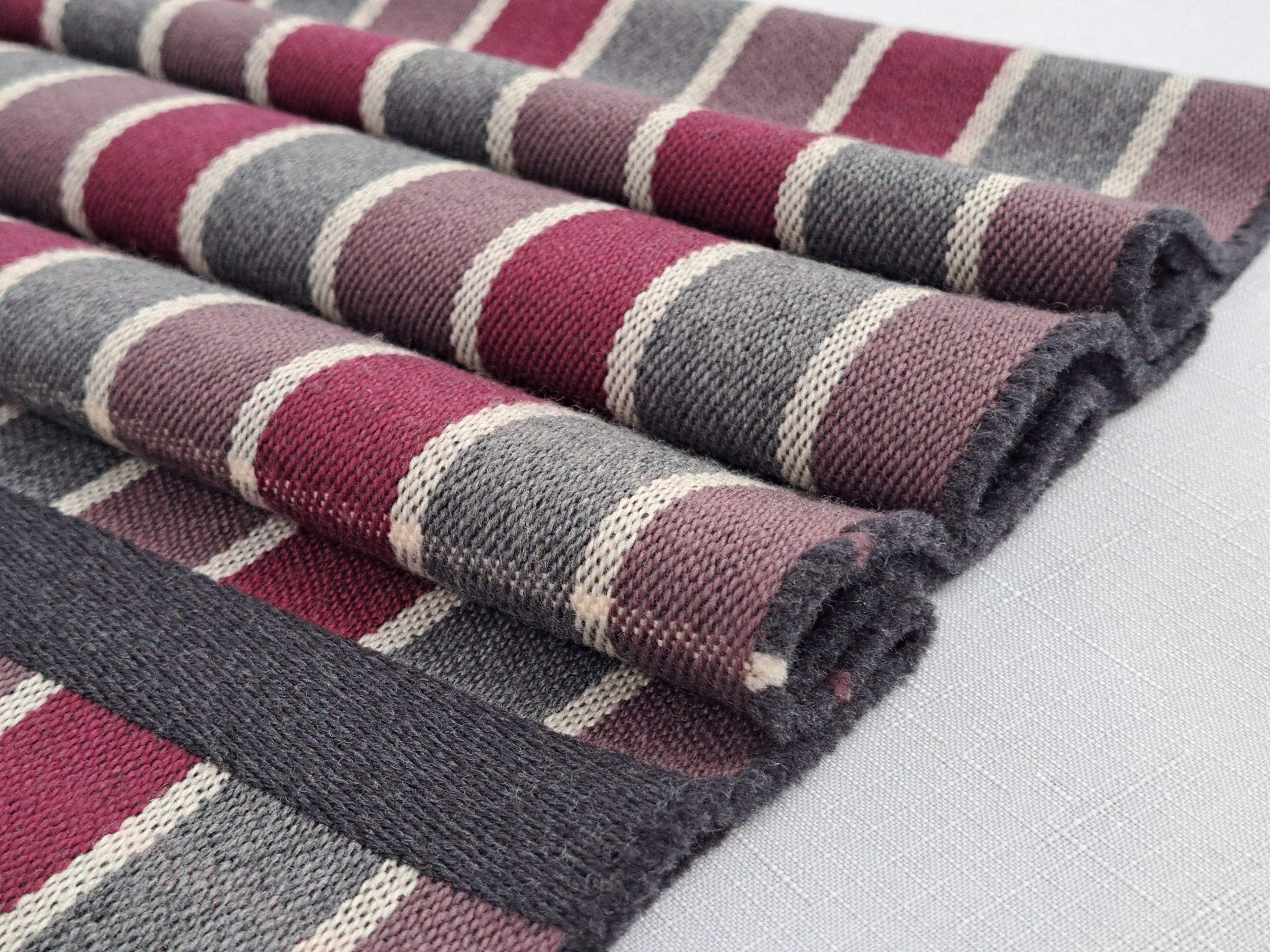Johnstons Of Elgin Johnstons Of Elgin merino wool scarf. Made in Scotland Size ONE SIZE - 5 Thumbnail