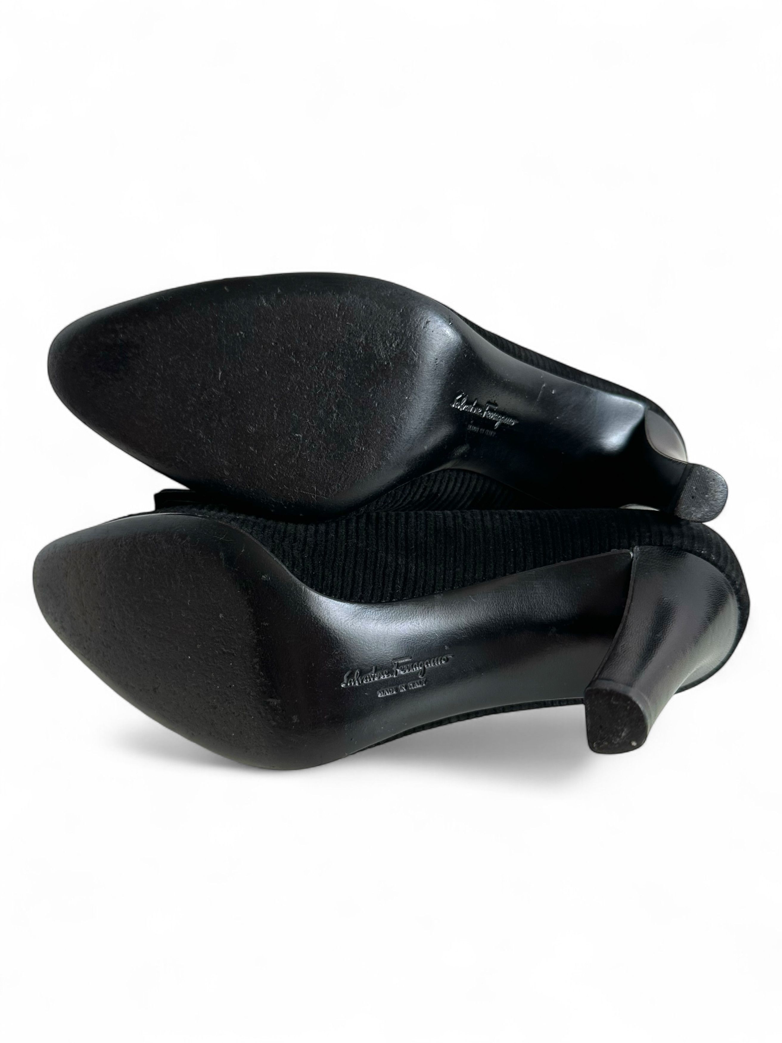 Salvatore Ferragamo Salvatore Ferragamo Black Suede Bow Pumps Heels Size US 5.5 / IT 35.5 - 9 Thumbnail