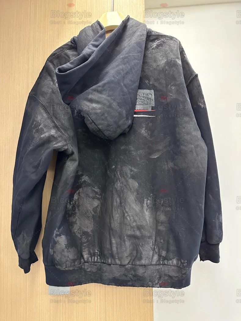 Balenciaga Balenciaga Tape Distressed Worn Dirty Zip-Up Hoodie Size US S / EU 44-46 / 1 - 4 Thumbnail