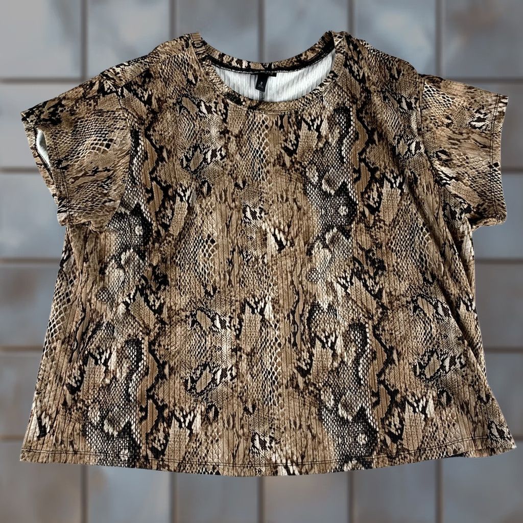 Torrid TORRID BLOUSE SNAKE PRINT BLOUSE WOMENS SIZE 2 BEIGE BLACK POLY SPANDEX Size XS / US 0-2 / IT 36-38 - 1 Thumbnail