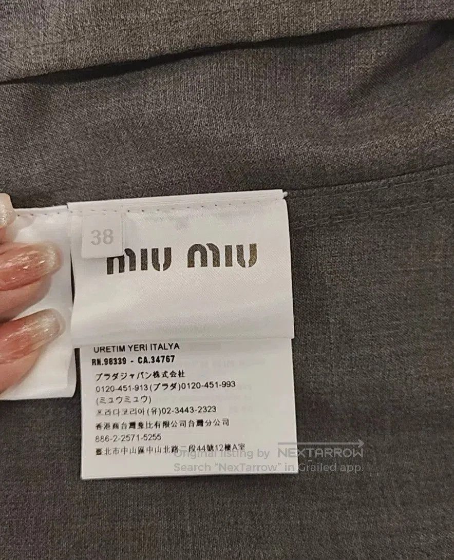 Miu Miu MiuMiu Sleeveless Vest with Logo Detail. Size S / US 4 / IT 40 - 5 Thumbnail