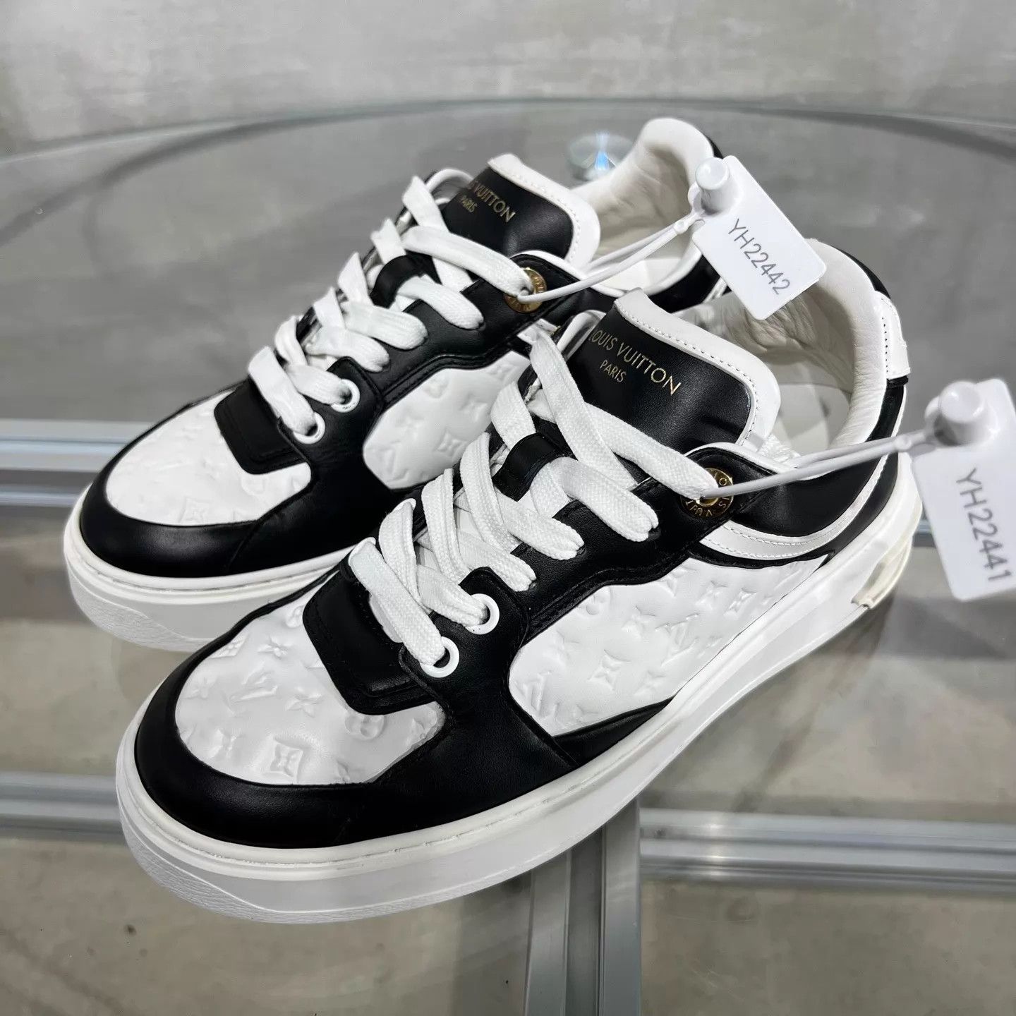 Louis Vuitton LV Time Out Black & White Monogram Embossed 36 Size US 5.5 / IT 35.5 - 2 Thumbnail