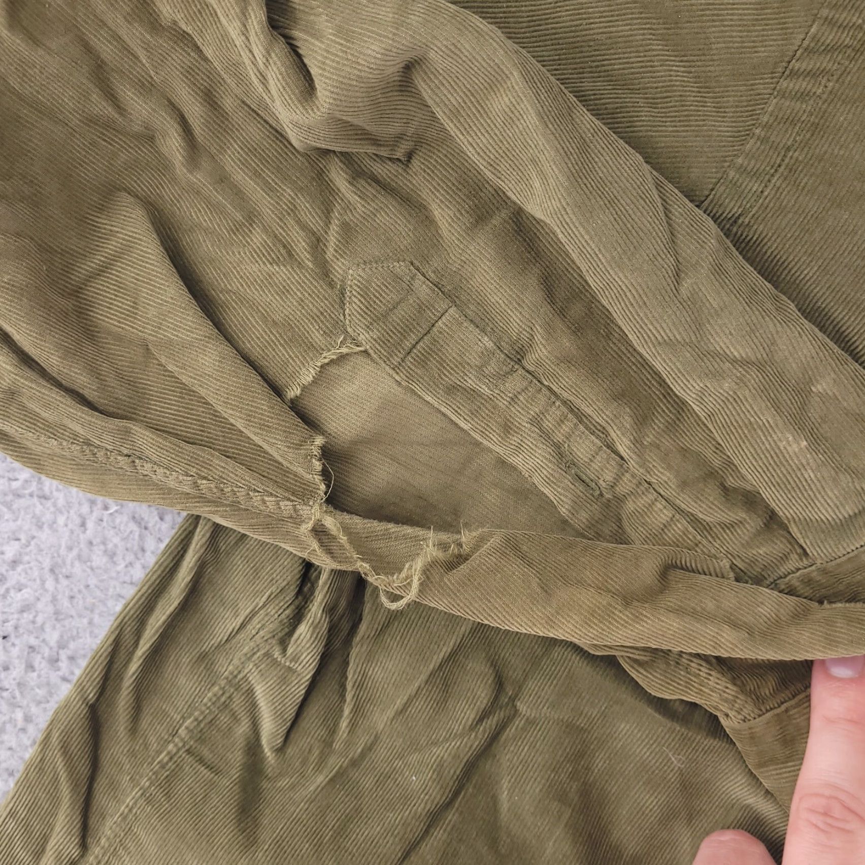 J.Crew J. Crew Shirt Mens XL Green Corduroy Chore Work Button Long Sleeve Relaxed Baggy Size US XL / EU 56 / 4 - 4 Thumbnail