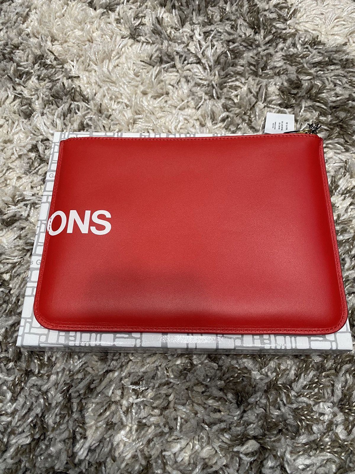 Comme des Garcons Comme Des Garcons CDG Huge Logo Zipper Red Wallet Pouch Size ONE SIZE - 2 Thumbnail
