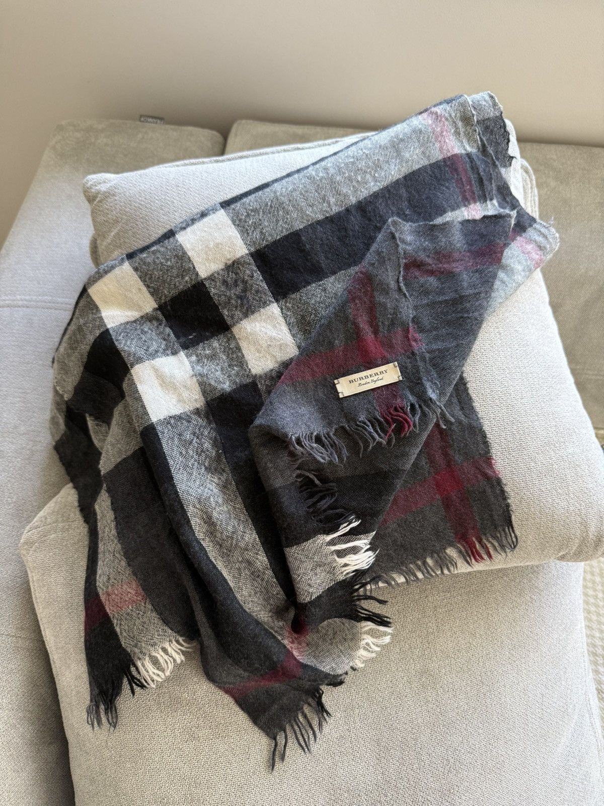 Burberry Burberry Check Cashmere and Wool Lightweight Scarf Size ONE SIZE - 1 Thumbnail