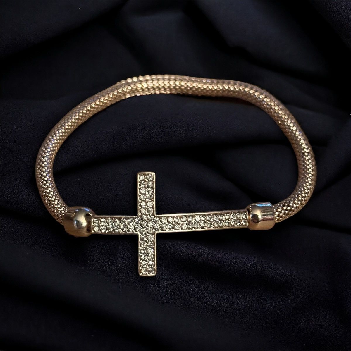 Other Gold tone mesh chain paved cross bracelet Size ONE SIZE - 1 Thumbnail