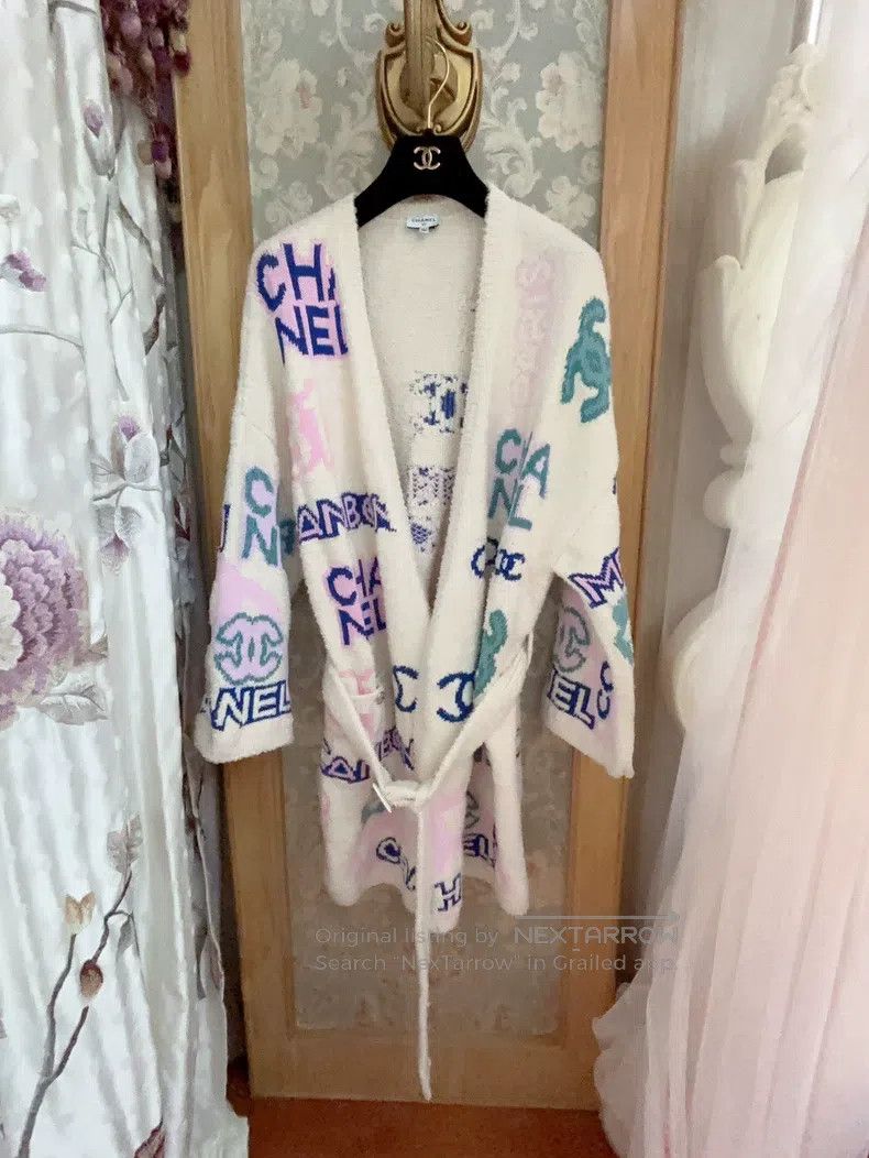 Chanel Chanel 23p colour logo bathrobe coat Size XS / US 0-2 / IT 36-38 - 1 Thumbnail