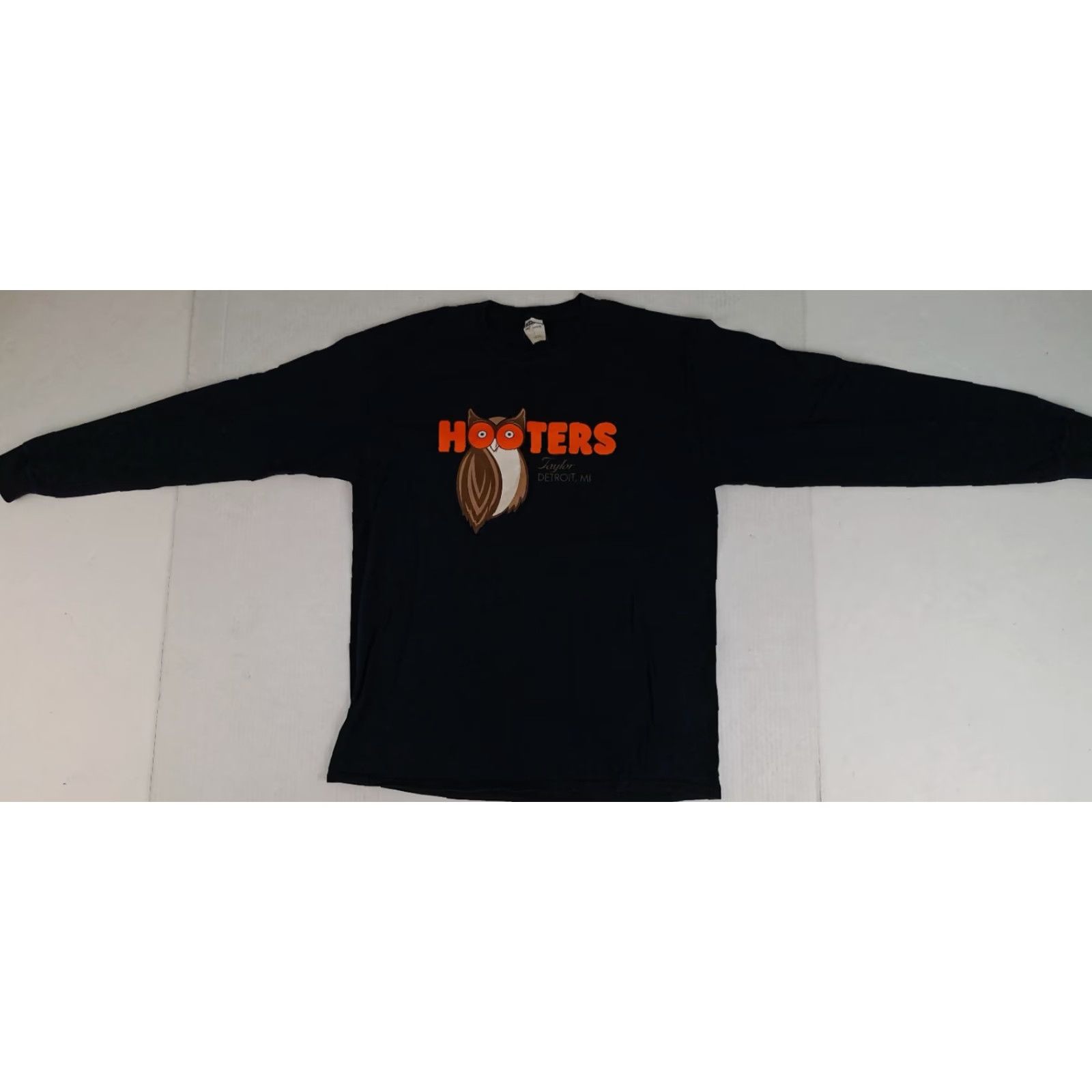 Jerzees VINTAGE Hooters Detroit 90s Jerzees T-Shirt Long Sleeve Black Large Unisex Adults 90s Crew Neck Cotton Jerzees Brand Mens Womens Boys Girls Size US L / EU 52-54 / 3 - 3 Thumbnail