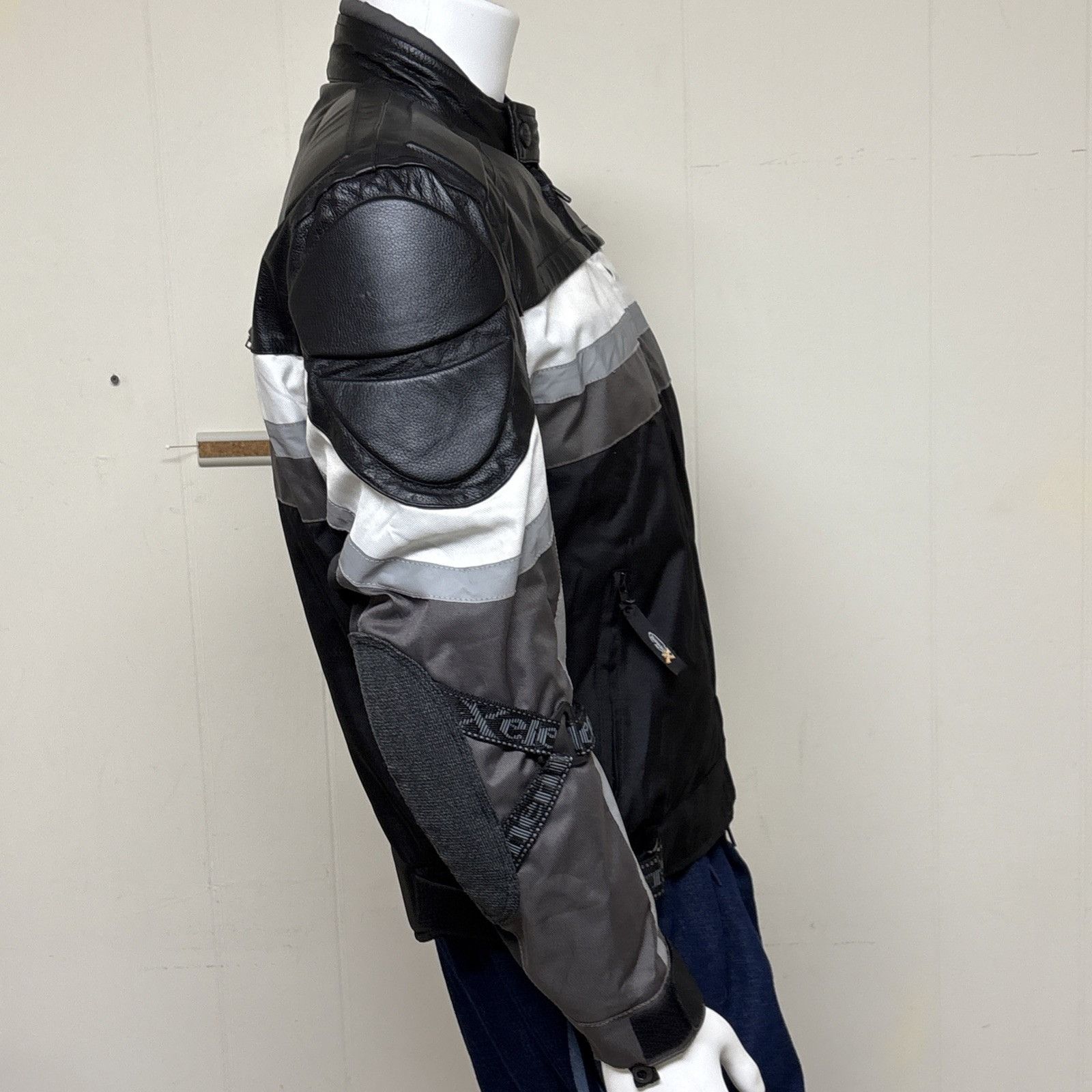 Xelement XElement Leather Motorcycle Jacket Mens L Black Reflective W Size US L / EU 52-54 / 3 - 5 Thumbnail