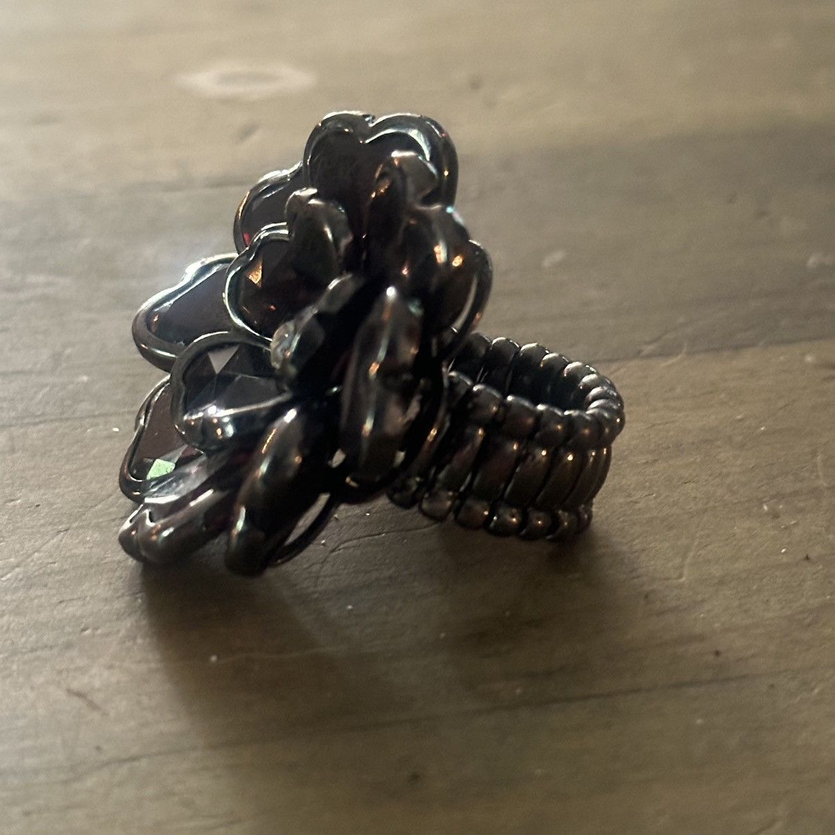 Vintage Vintage black glass flower stretch ring Size ONE SIZE - 6 Thumbnail