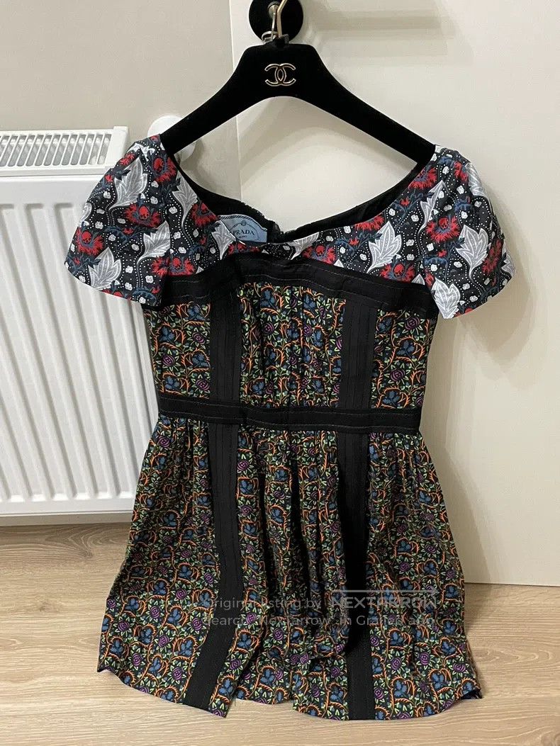Prada Prada Large round-neck short-sleeved colour-block dress Size XS / US 0-2 / IT 36-38 - 1 Thumbnail