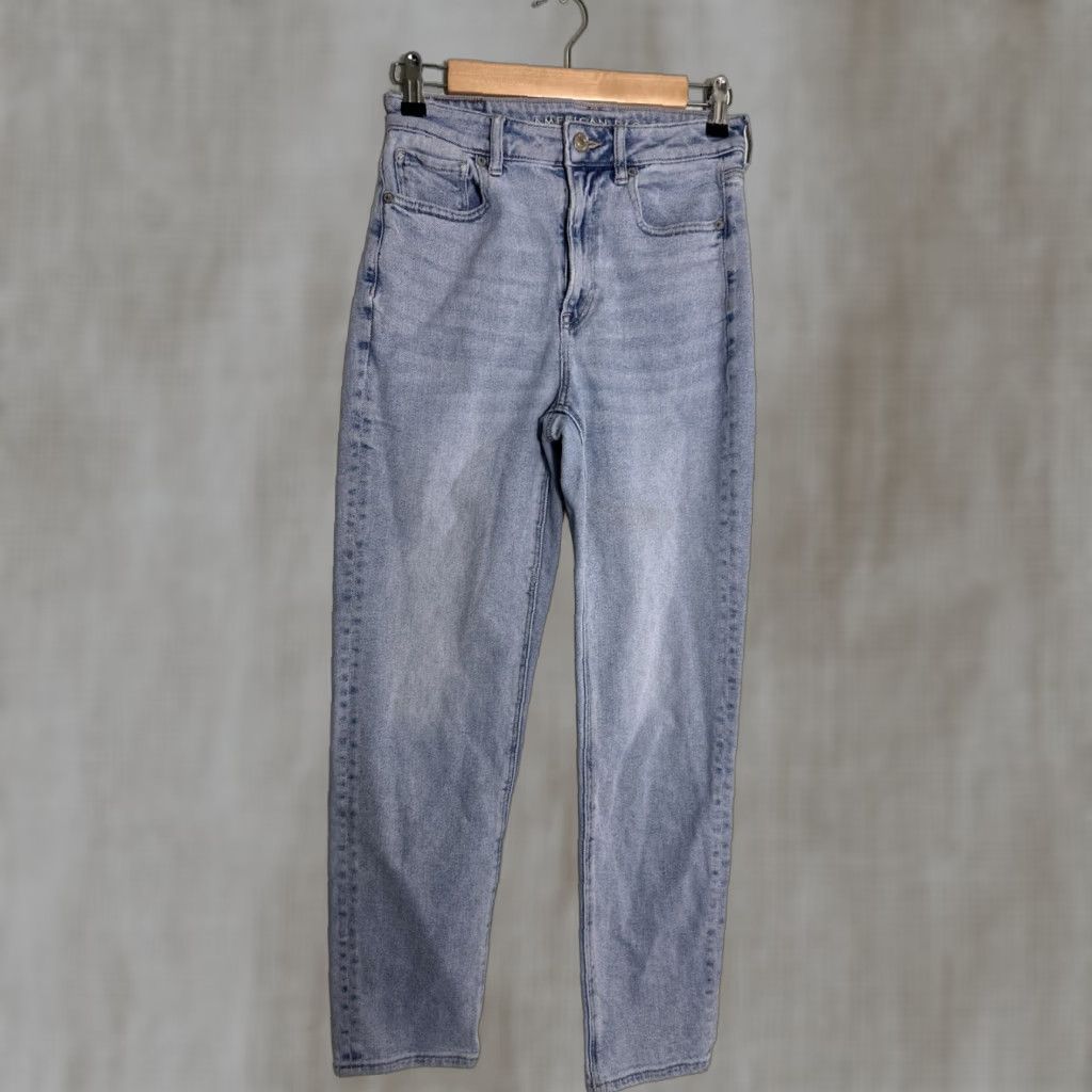 American Eagle Outfitters VINTAGE American Eagle mom straight jean Size 2 Light Wash 26x28 Size 42" / US 20 - 1 Thumbnail