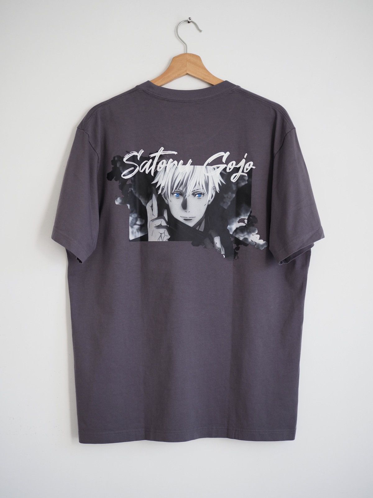 Uniqlo Jujutsu Kaisen Uniqlo anime satoru gojo T shirt large Size US L / EU 52-54 / 3 - 1 Thumbnail