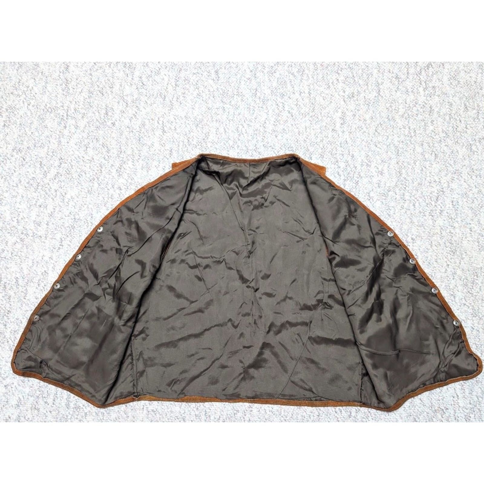 Vintage VINTAGE handcrafted WESTERN vest 42 brown leather split-suede Cowboy vest Men M Brown 1970s Hippie Motorcycle Rancher Logo: West? Size US M / EU 48-50 / 2 - 3 Thumbnail