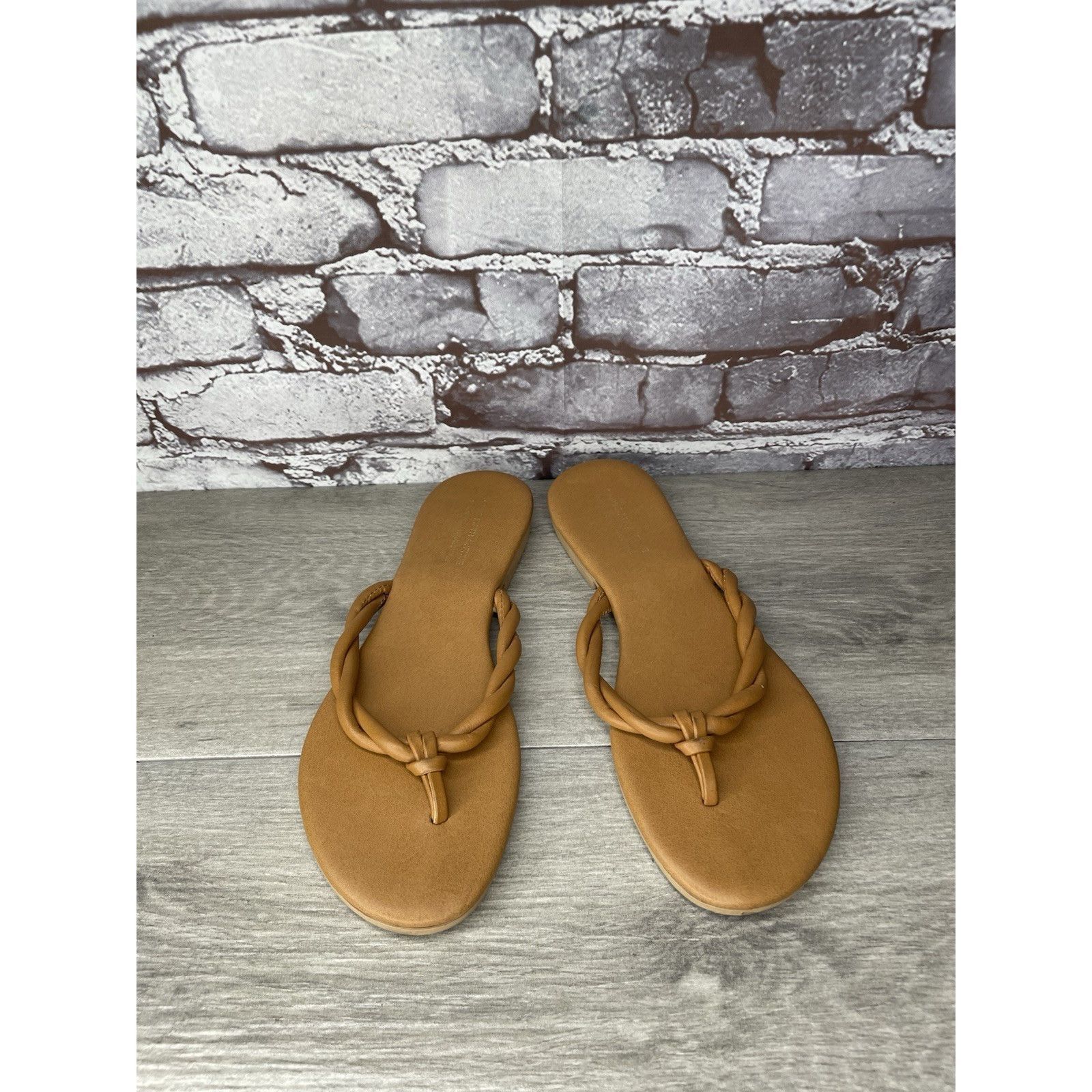 Saks Fifth Avenue Saks Fifth Avenue Italy Brown Leather Thong Slides Sandals W Size US 9 / IT 39 - 12 Thumbnail