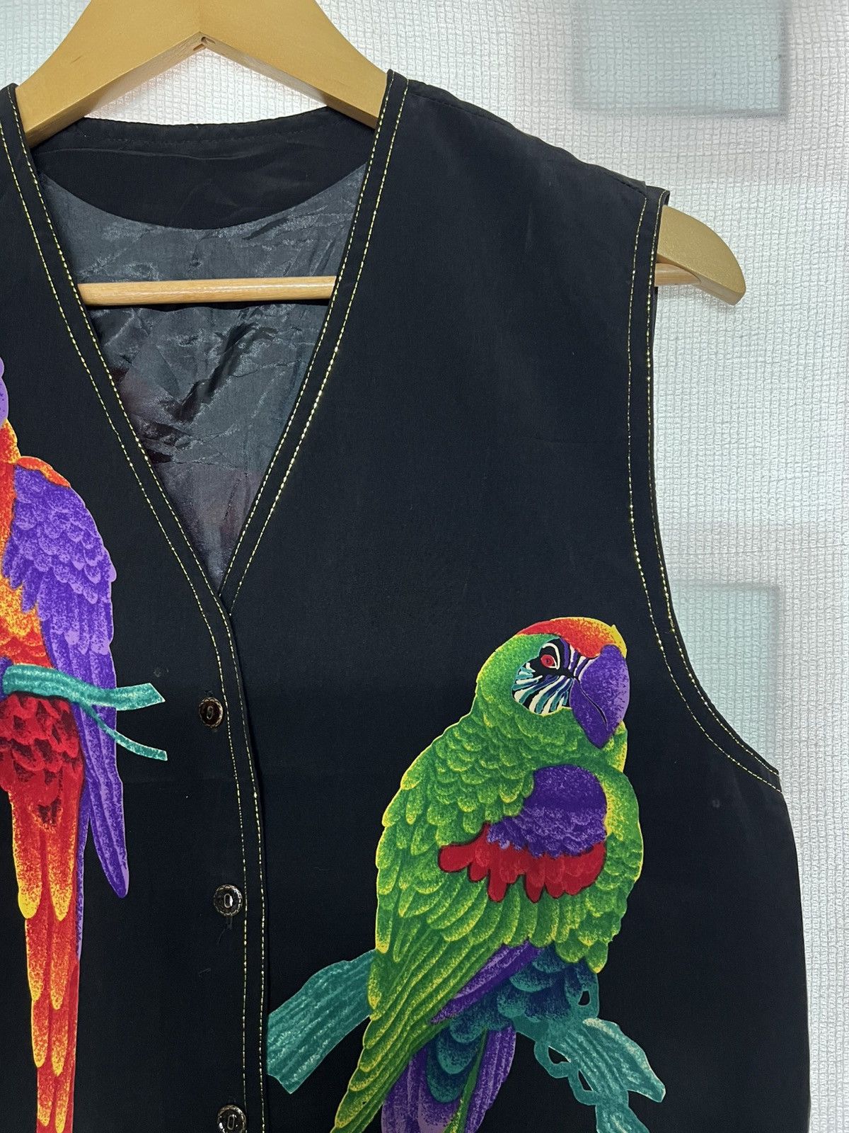 Japanese Brand 🔥HOT DROPS🔥 Vintage Japanese Brands Parrot Vest Nice Art Size US M / EU 48-50 / 2 - 3 Thumbnail